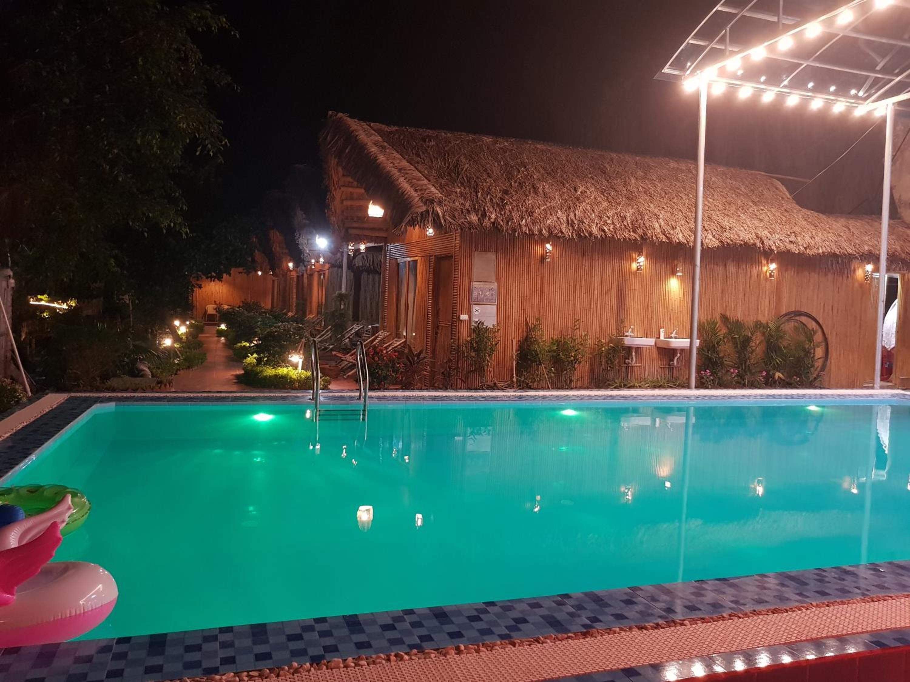 Deluxe Bungalow with Private Outdoor Bathroom