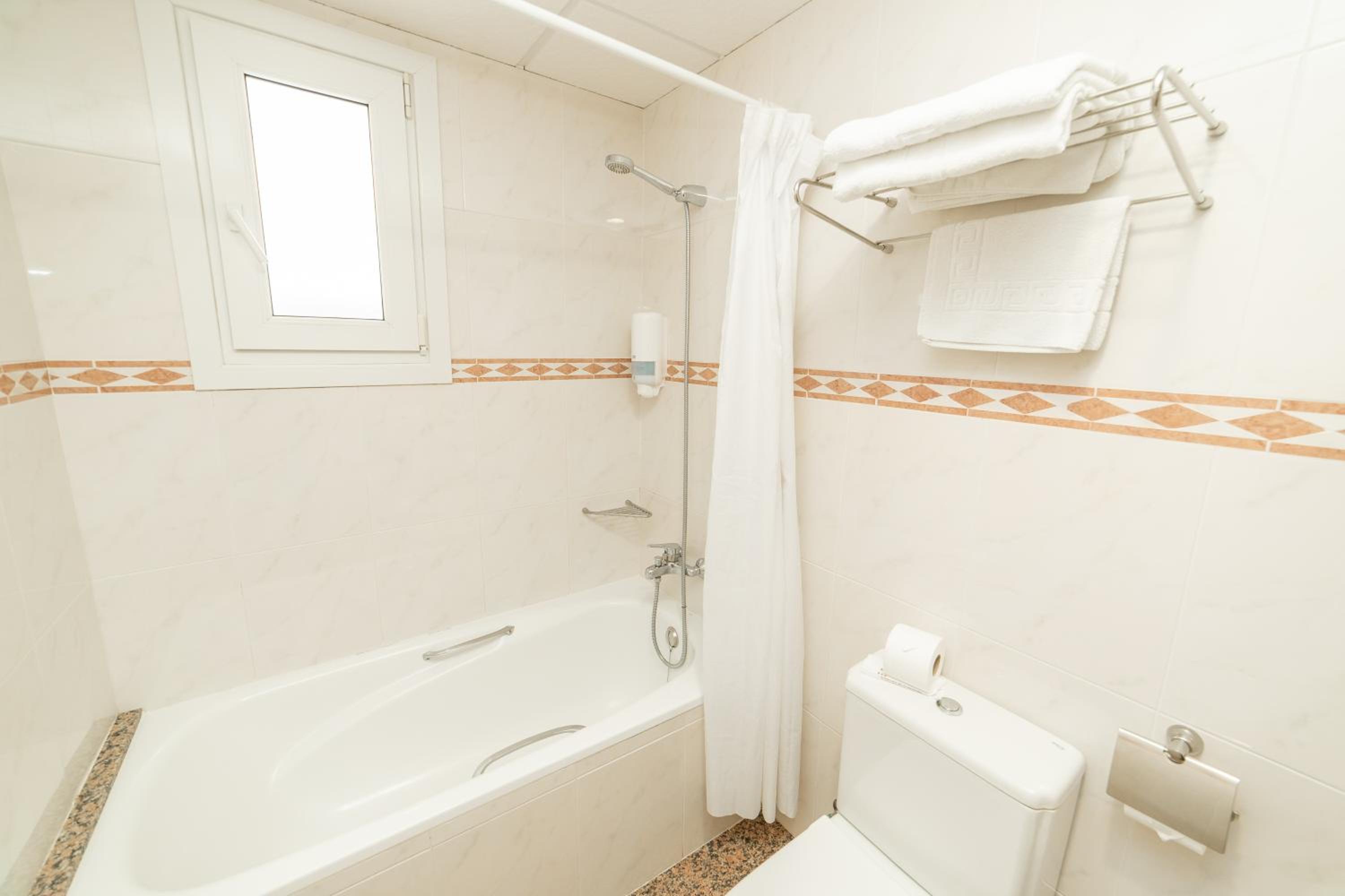 Double or Twin Room with Side Sea View photo 3