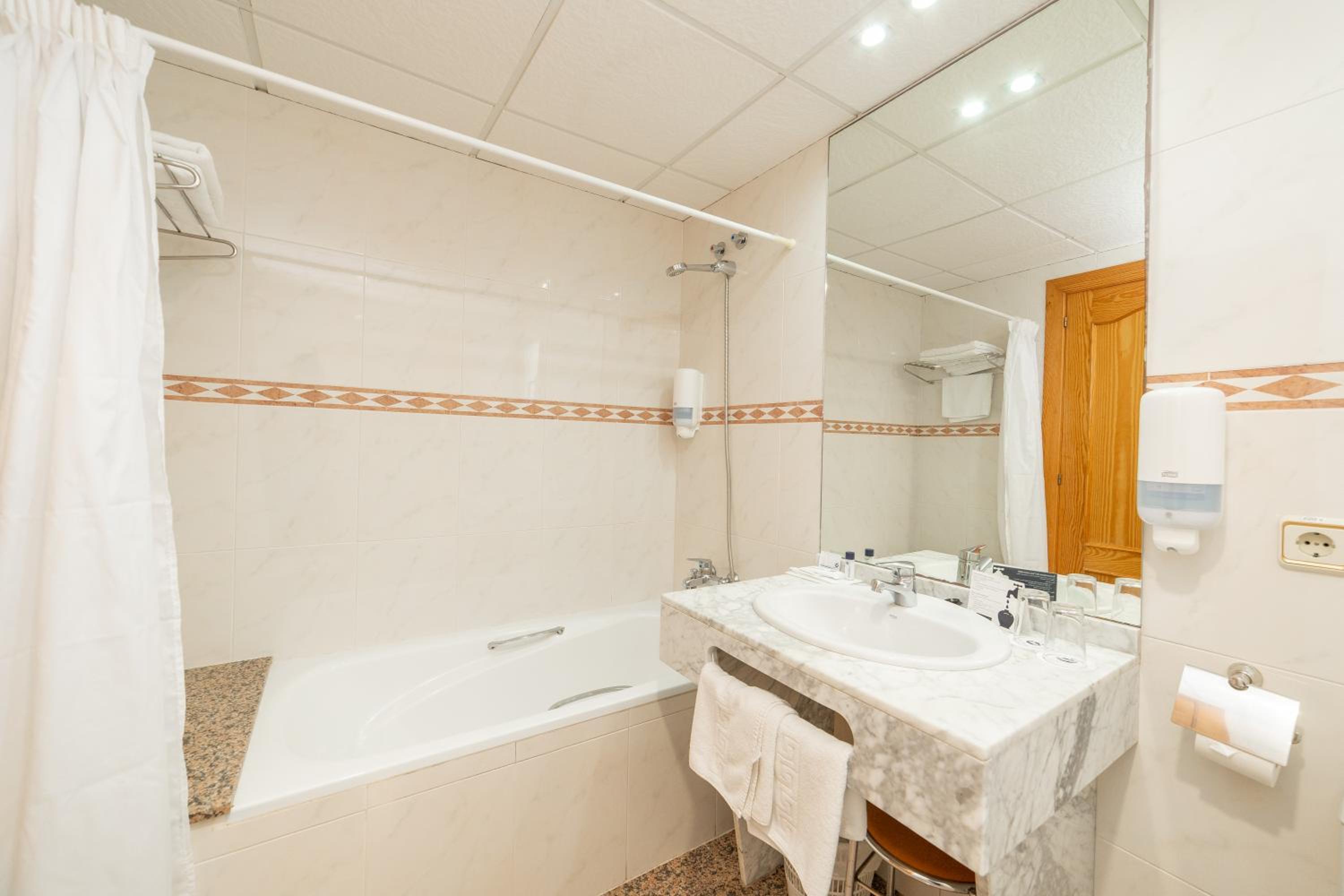 Double or Twin Room with Side Sea View photo 1