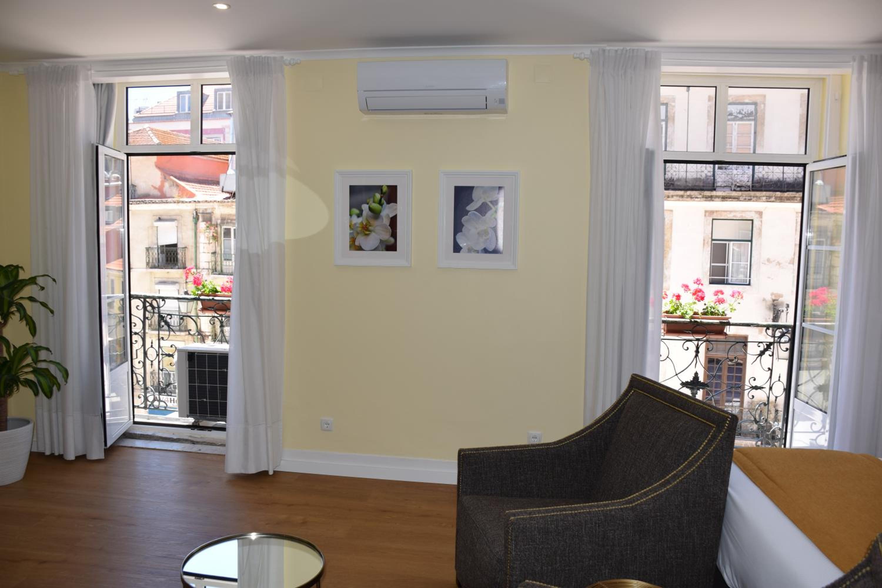 Studio Apartment - Photo 28