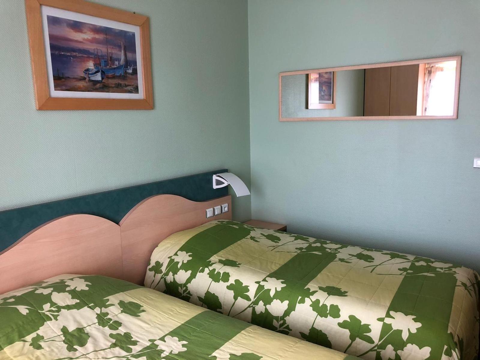 Twin Room - Photo 3