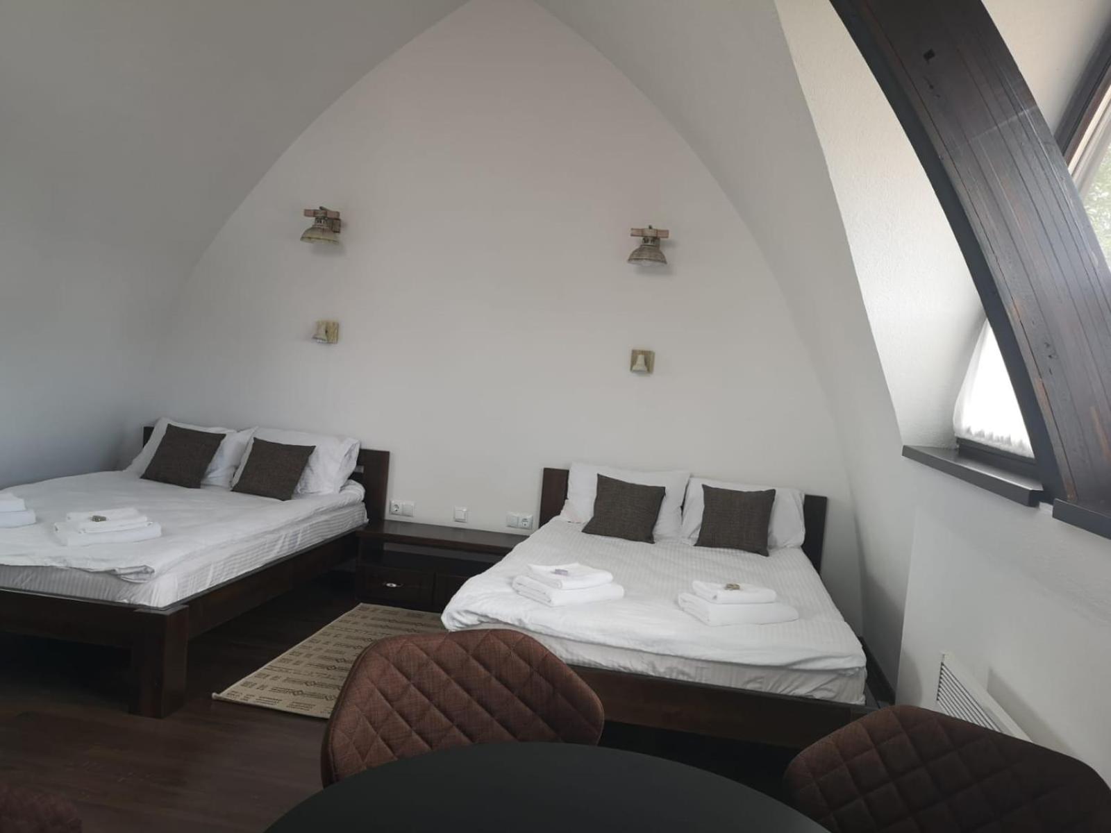 Double Room with Private Bathroom - Photo 1
