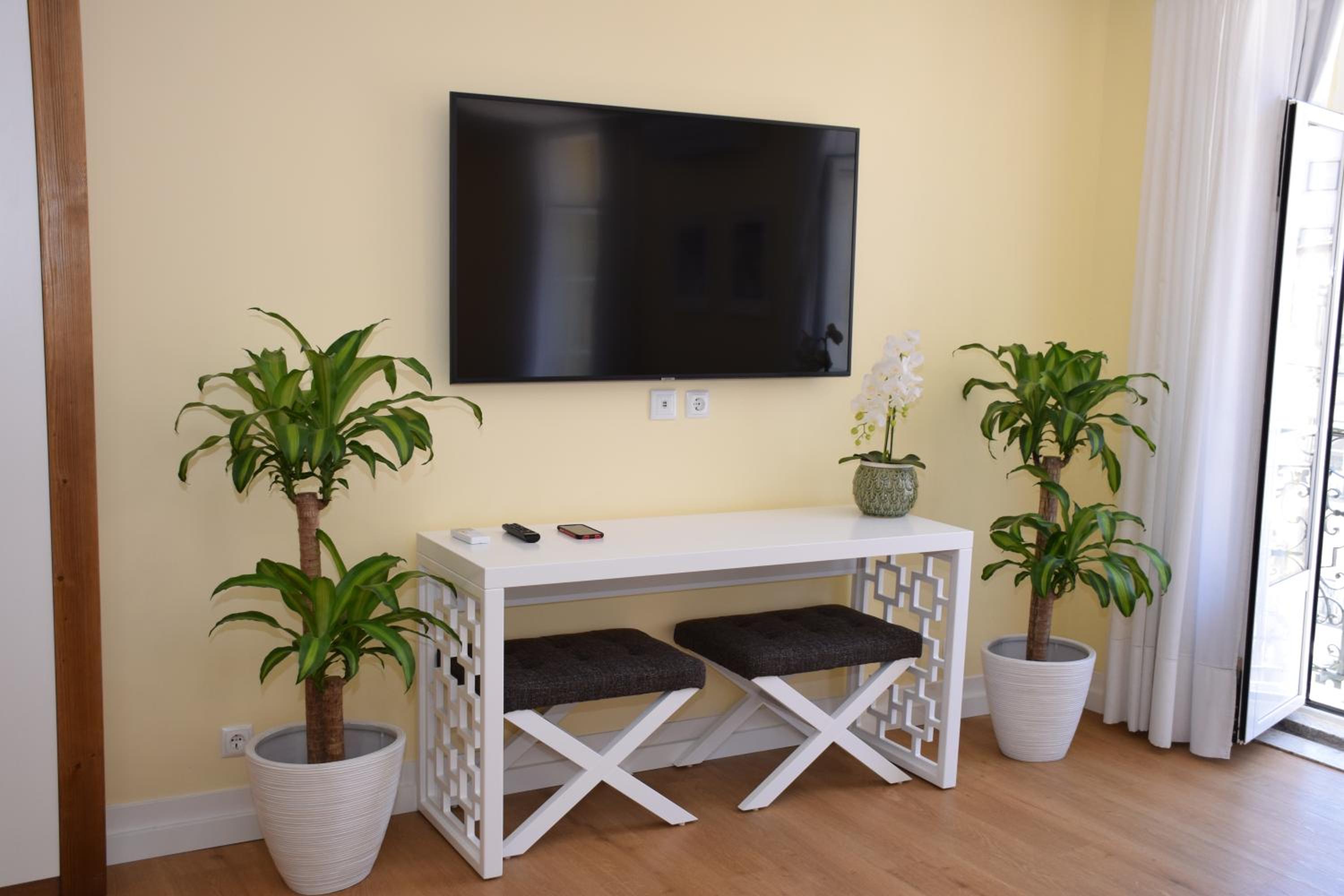 Studio Apartment - Photo 32