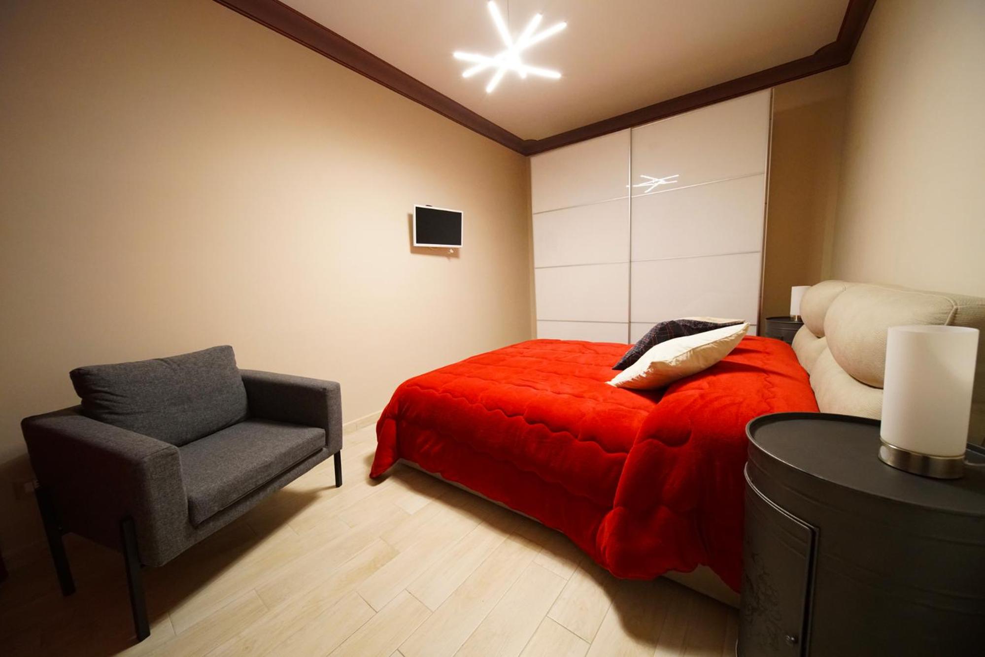 One-Bedroom Apartment photo 2