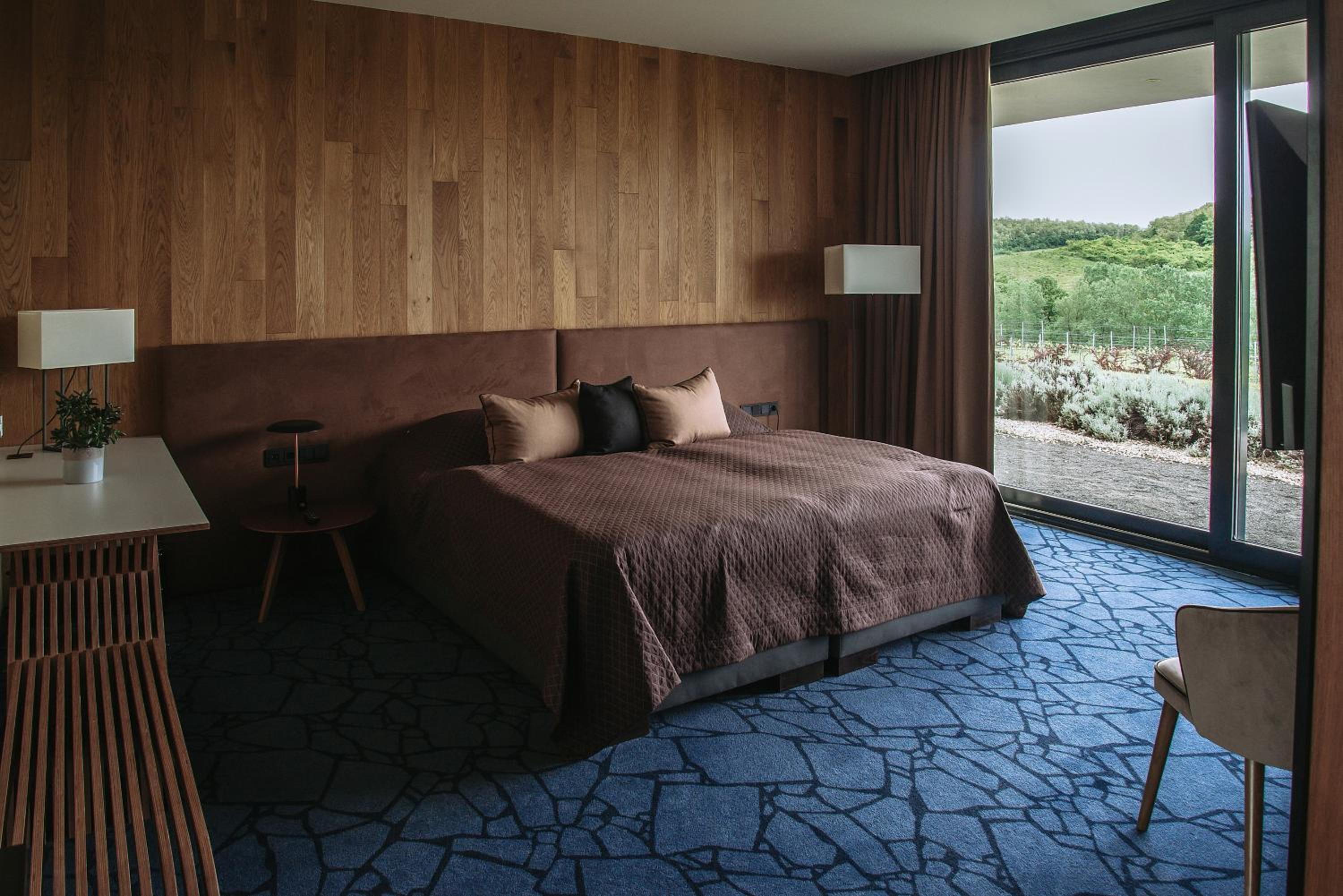 Deluxe Room - Photo 20