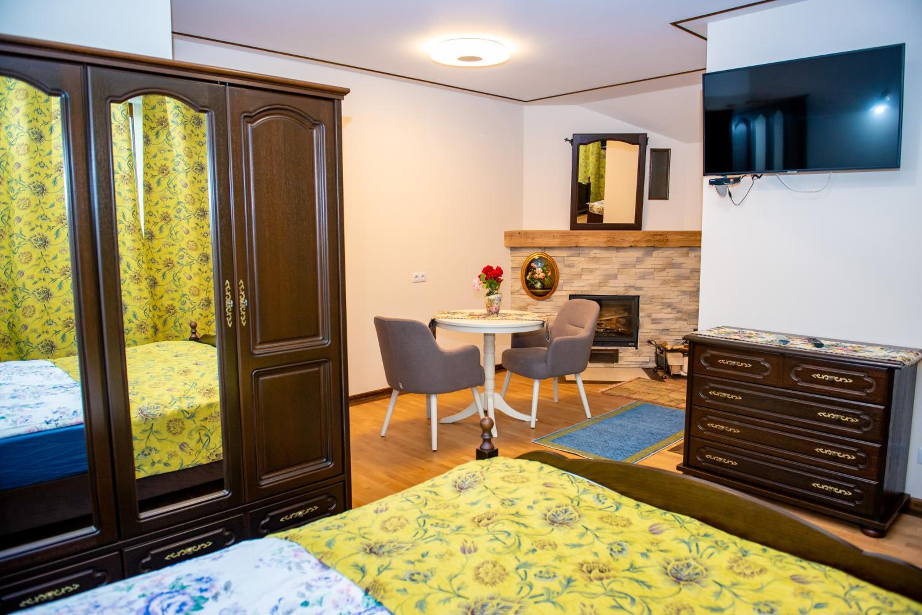 Deluxe Double Room - Photo 16