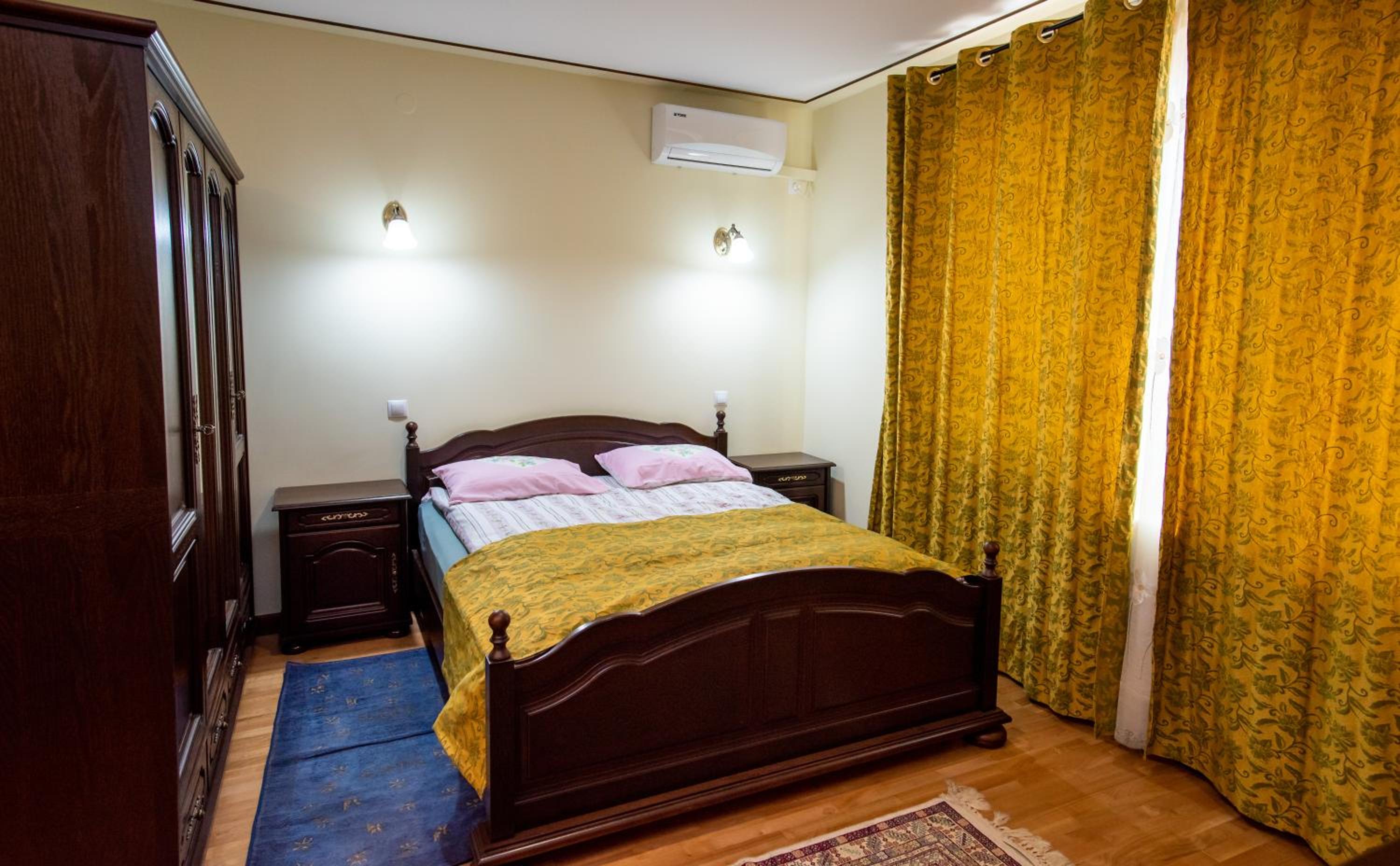Deluxe Double Room - Photo 11