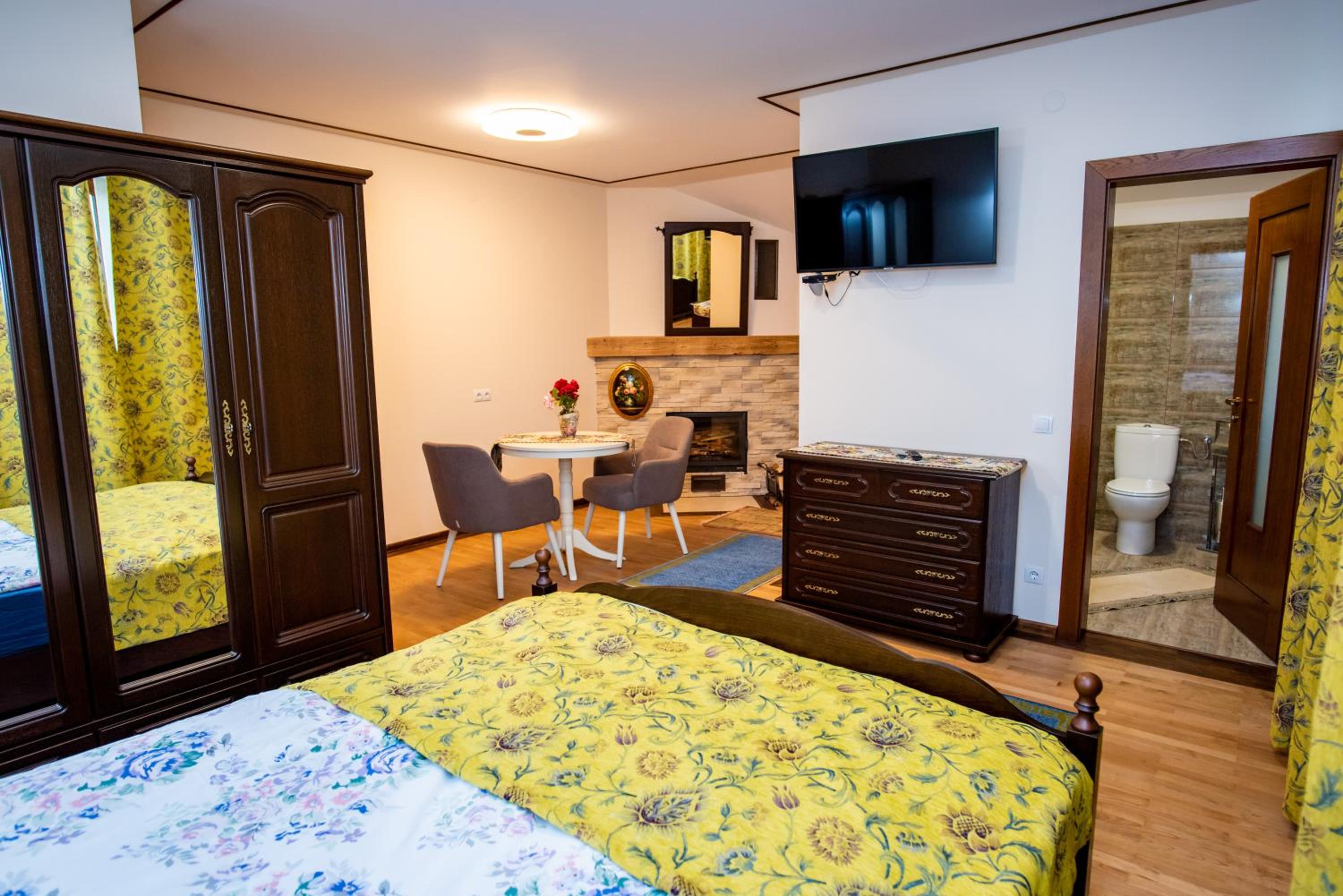 Deluxe Double Room - Photo 20