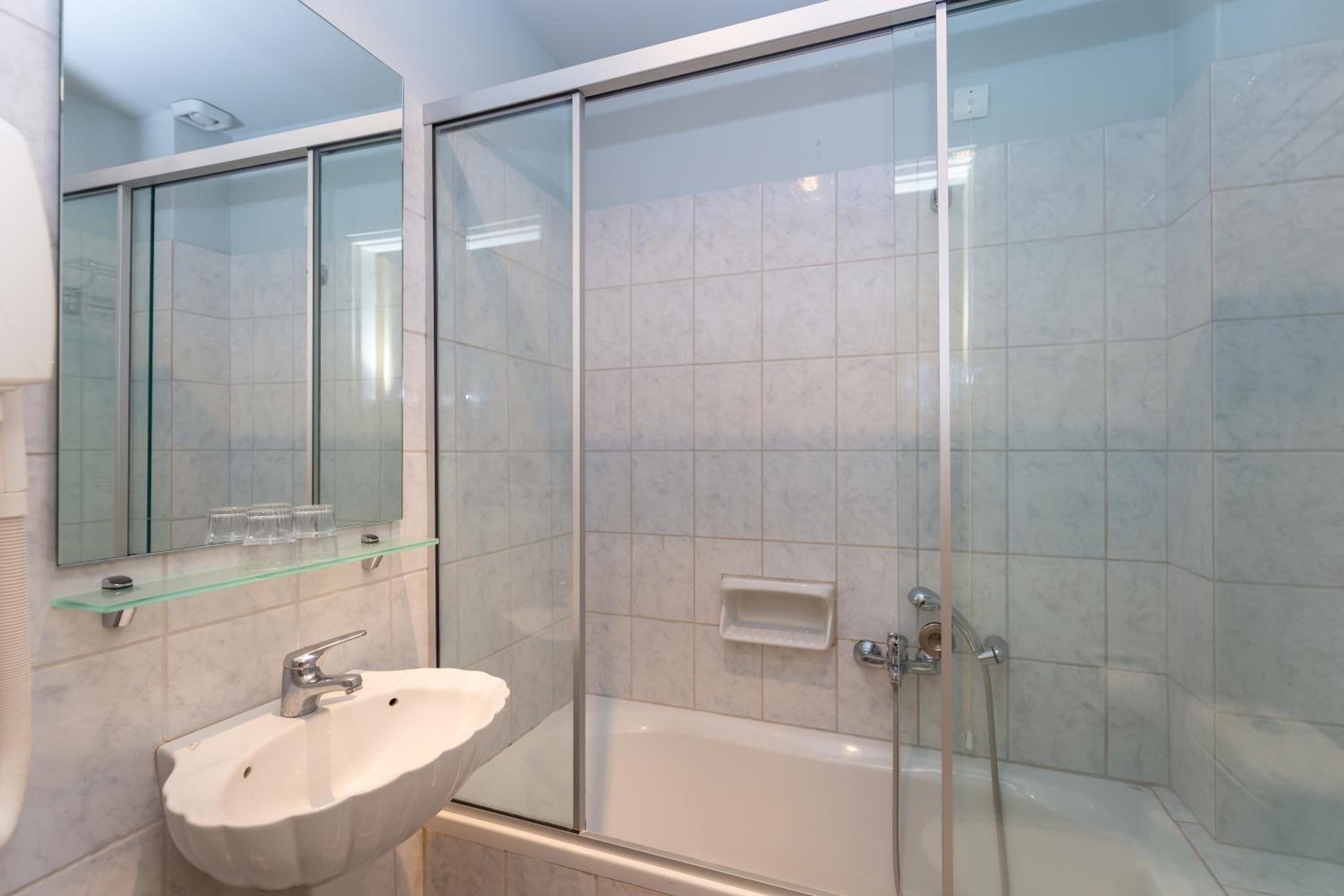 Double or Twin Room photo 2