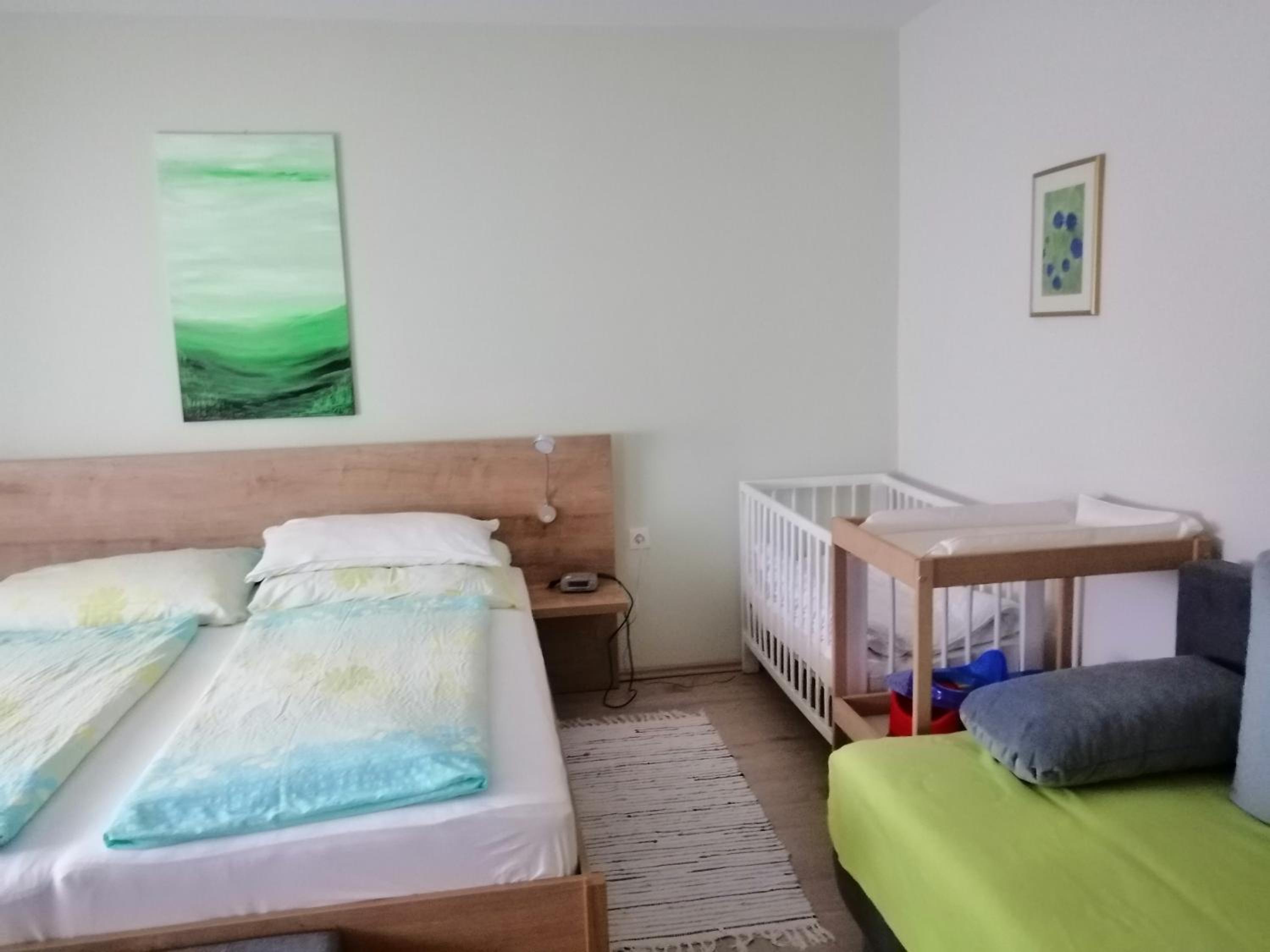 One-Bedroom Apartment - Photo 2