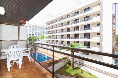 One- bedroom Apartment with Pool View
