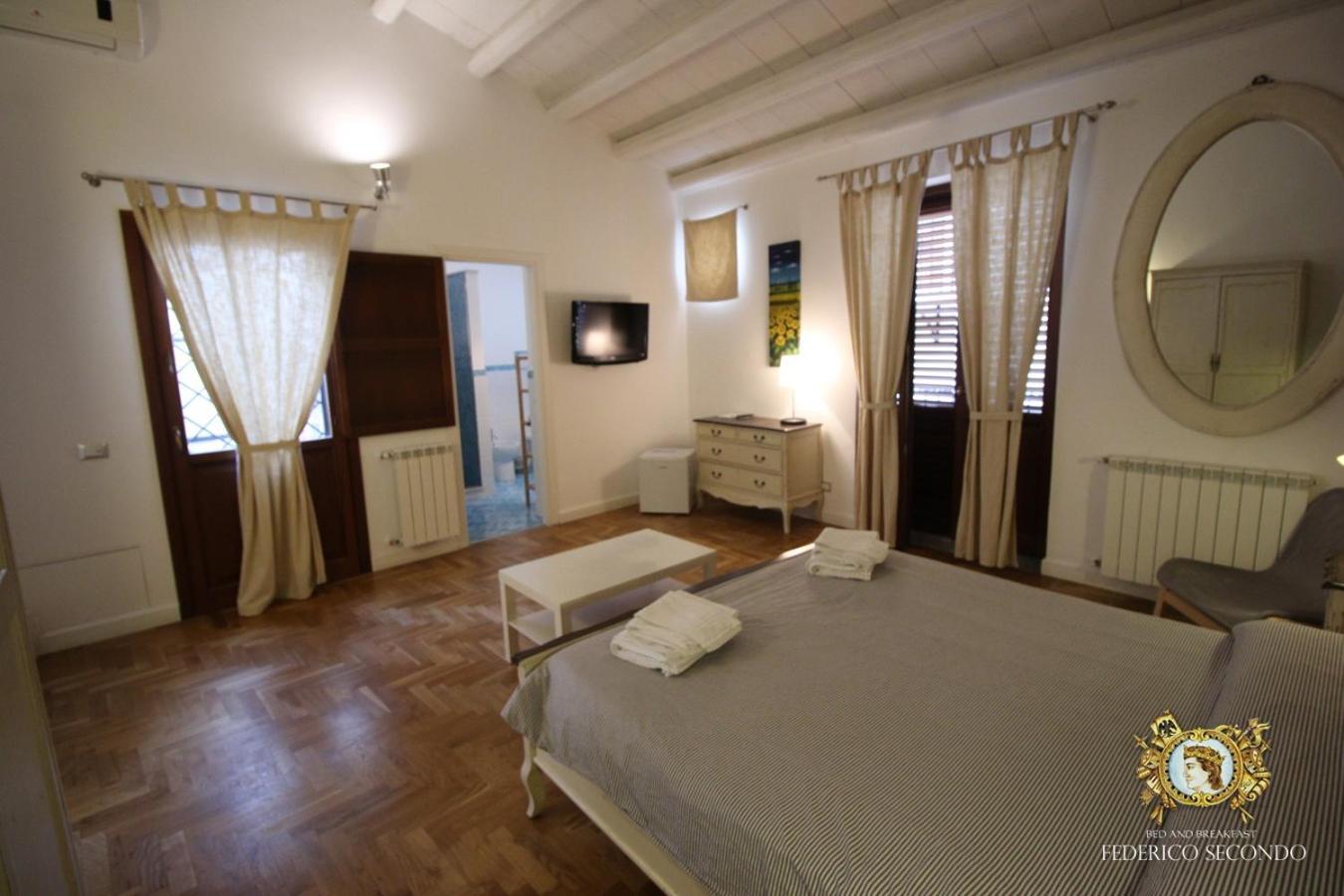Double Room with Balcony - Photo 24