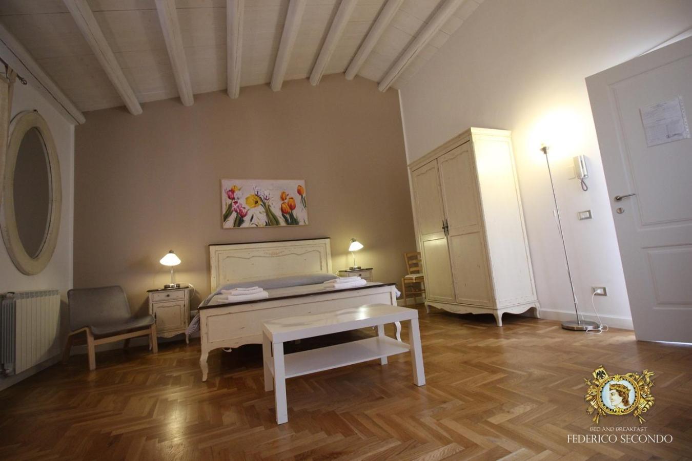 Double Room with Balcony - Photo 21