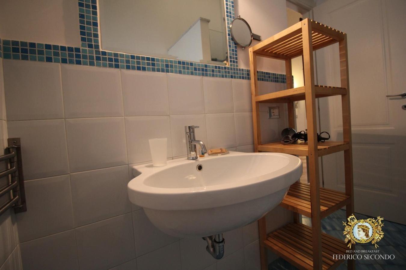 Double Room with Balcony - Photo 31