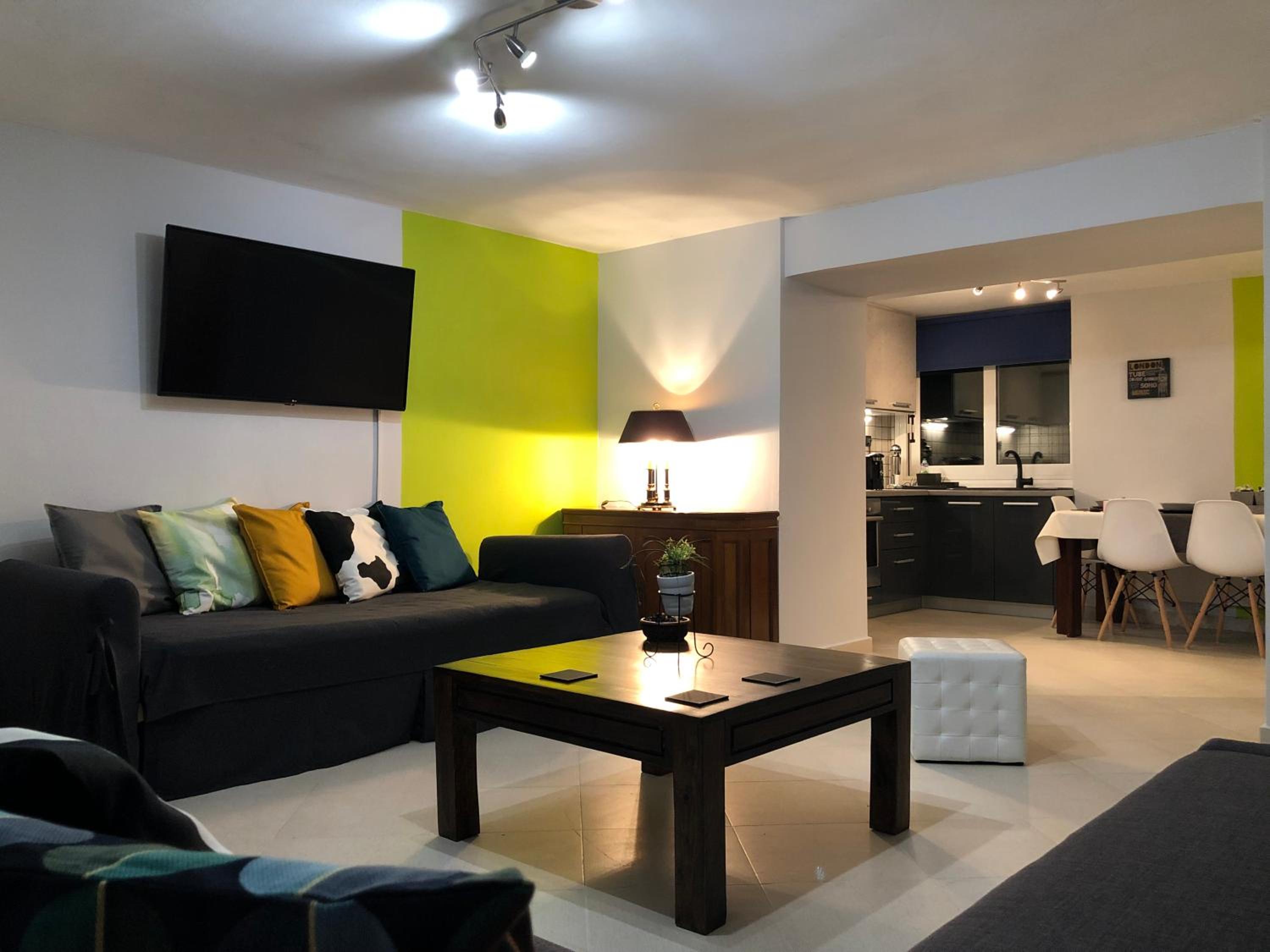 One-Bedroom House photo 1
