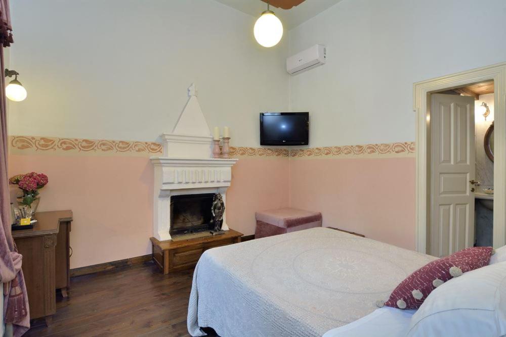 Standard Double Room with Fireplace - Photo 11