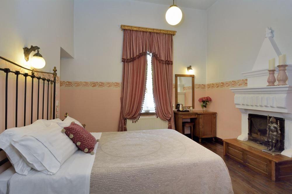 Standard Double Room with Fireplace - Photo 2