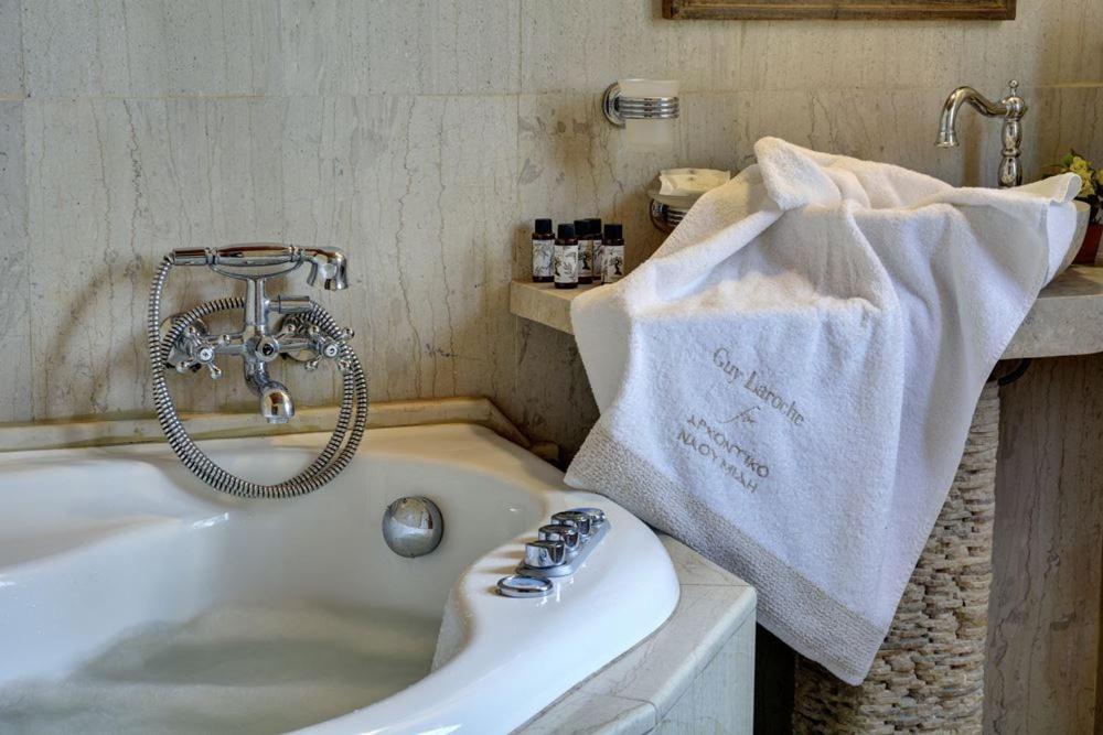 Deluxe Double or Twin Room with Fireplace - Photo 13