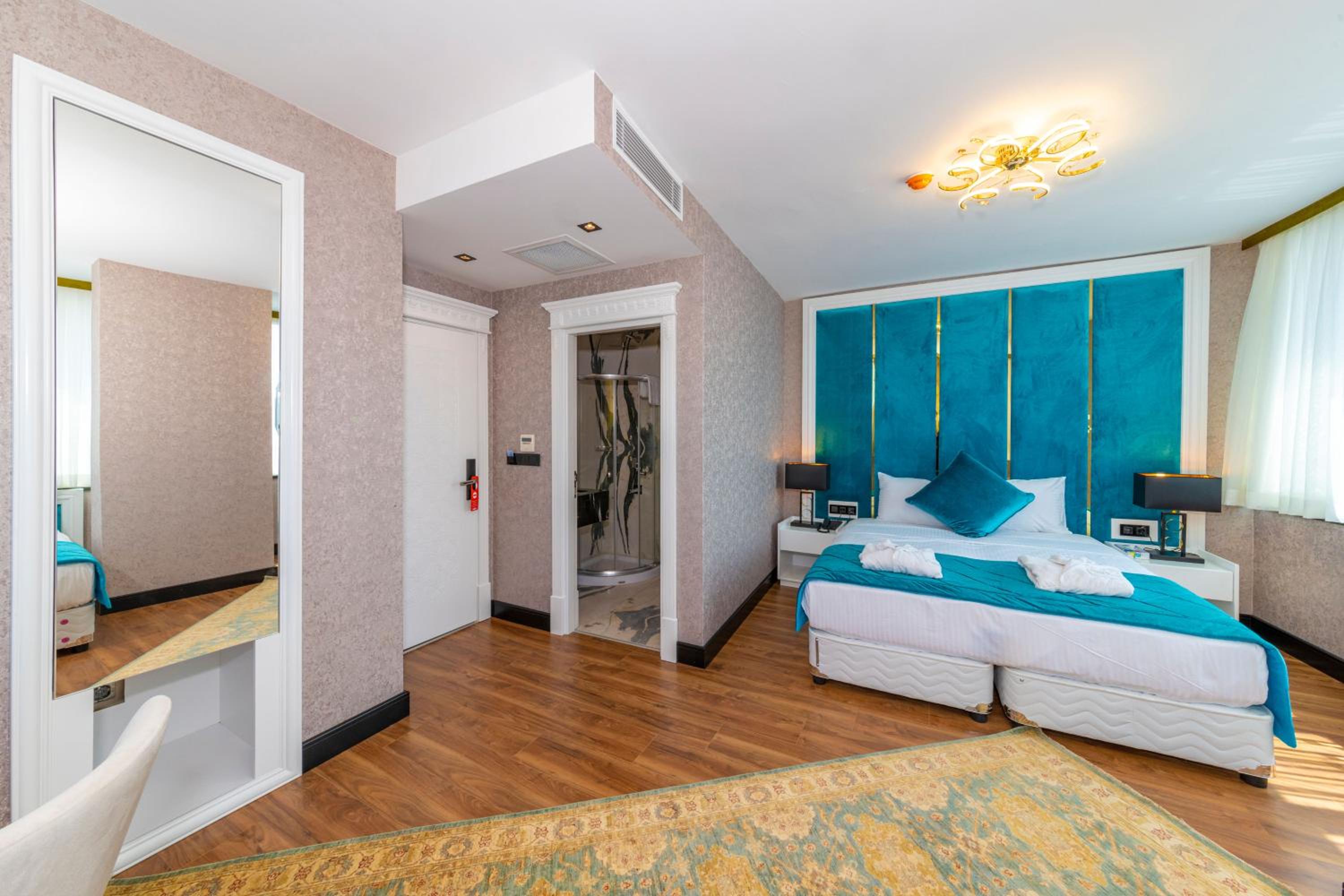 Corner Suite photo 2