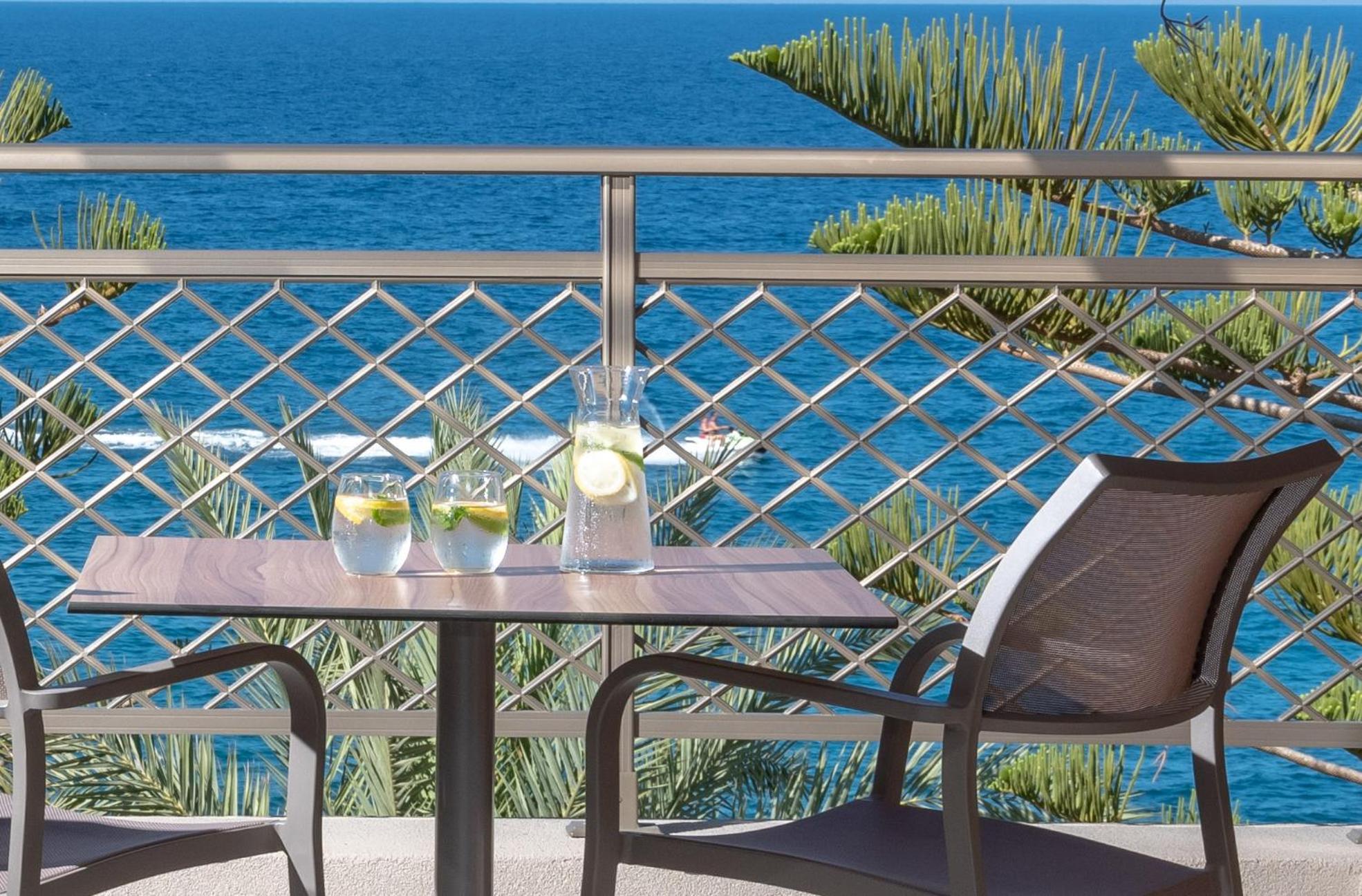 Luxury family room open plan Sea view thumbnail 5