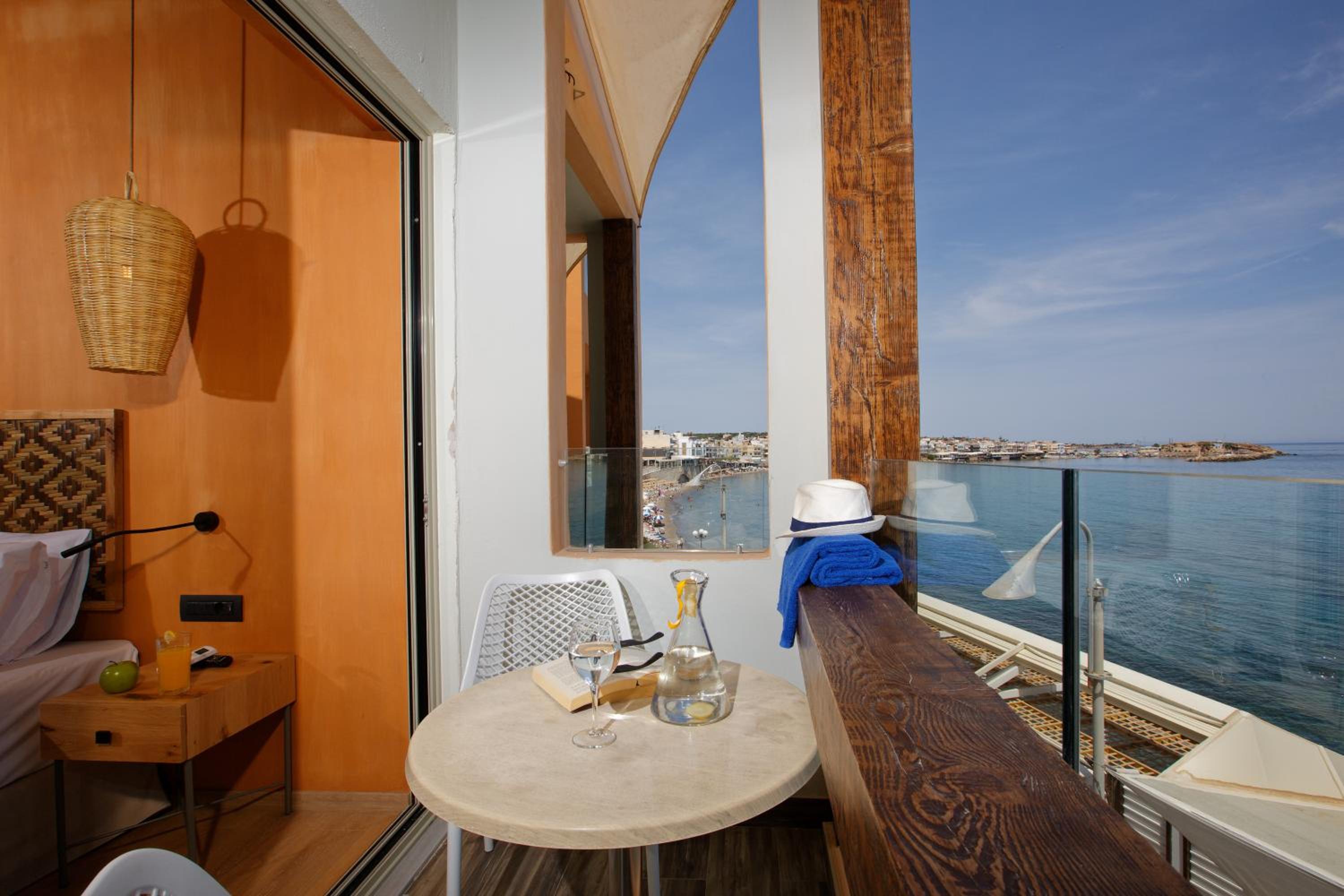 Superior Room with Sea View - Photo 5