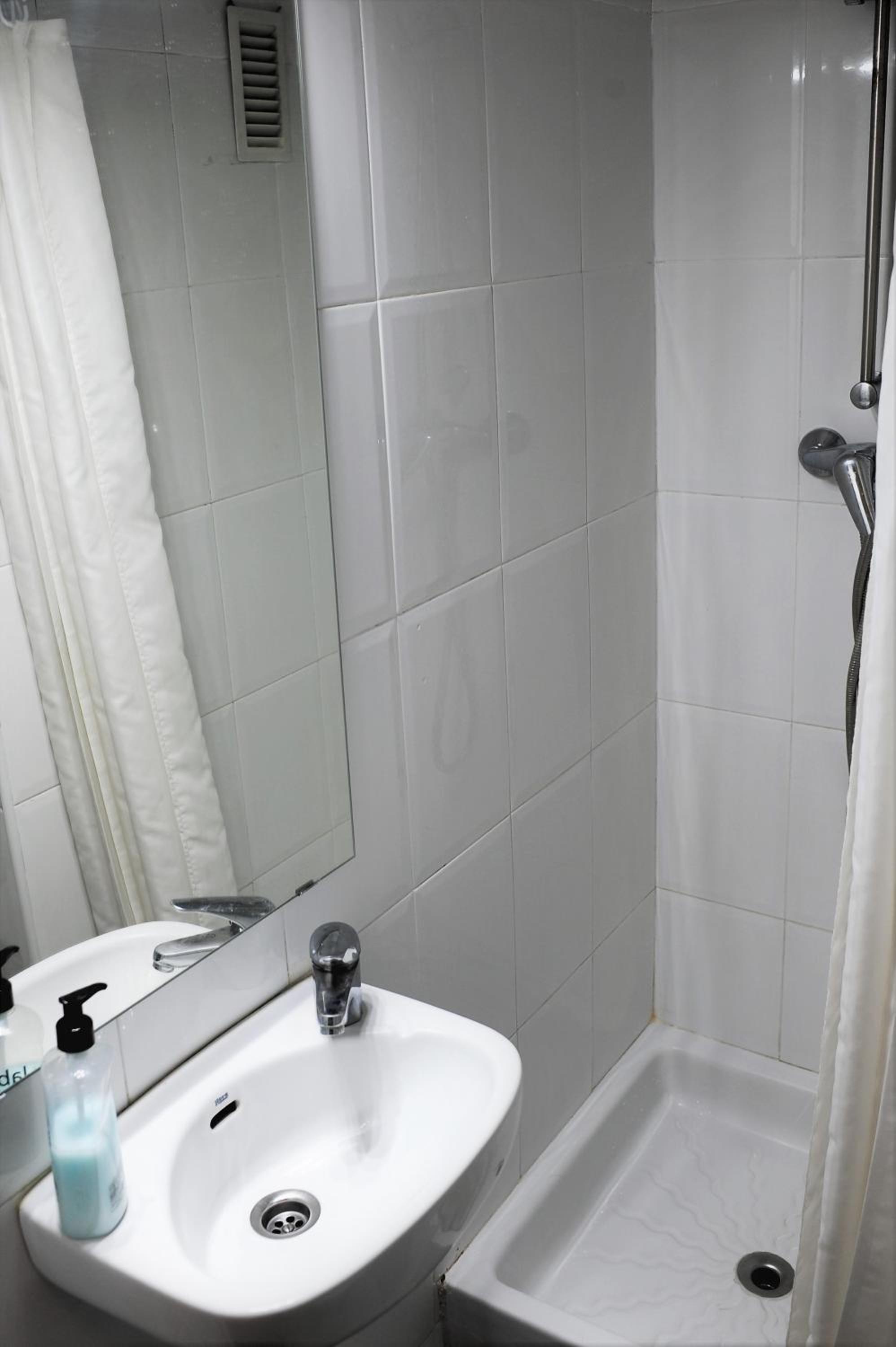 Single Room with Shared Bathroom photo 3