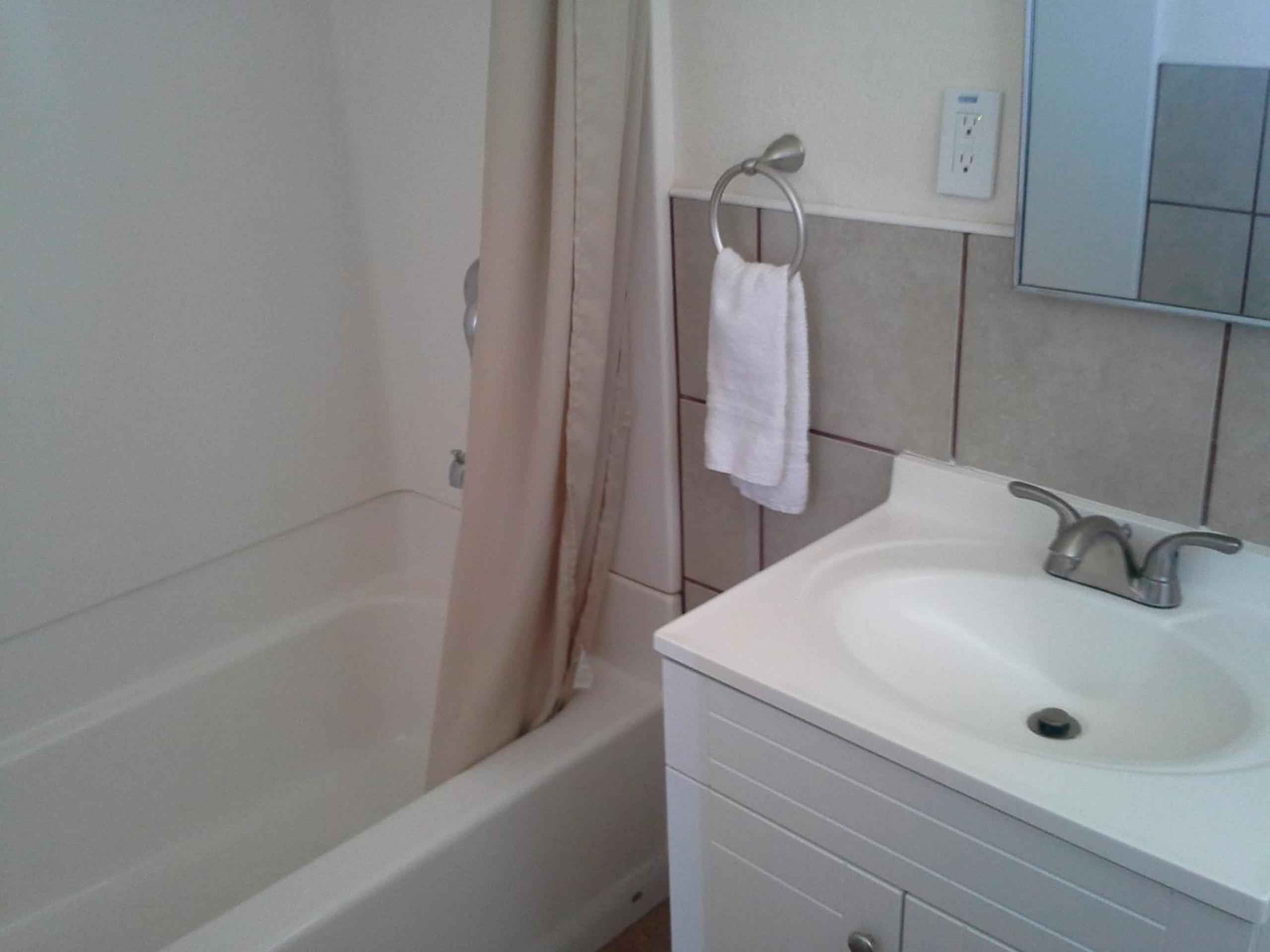 Queen Room with Two Queen Beds photo 3