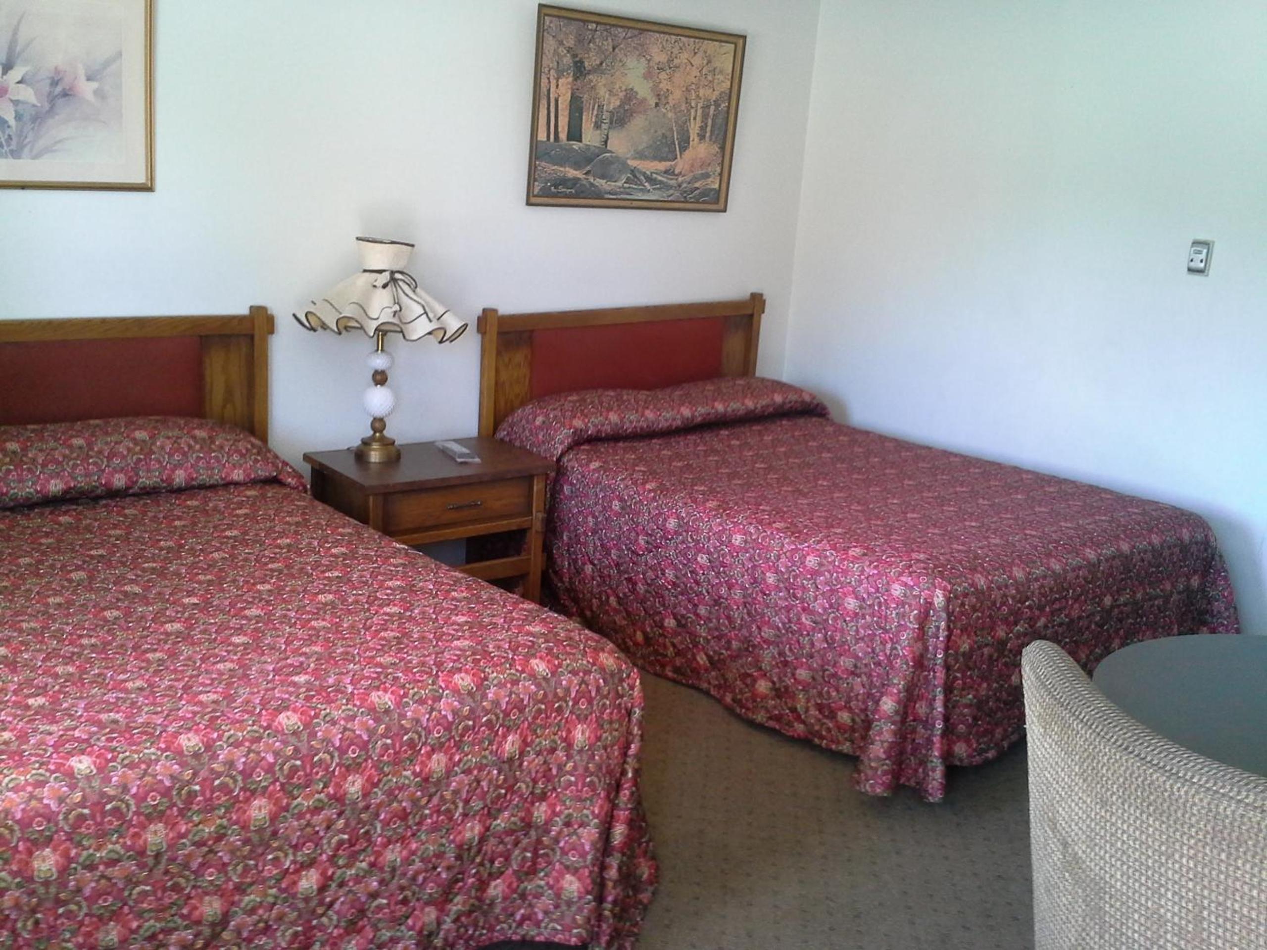 Queen Room with Two Queen Beds photo 1