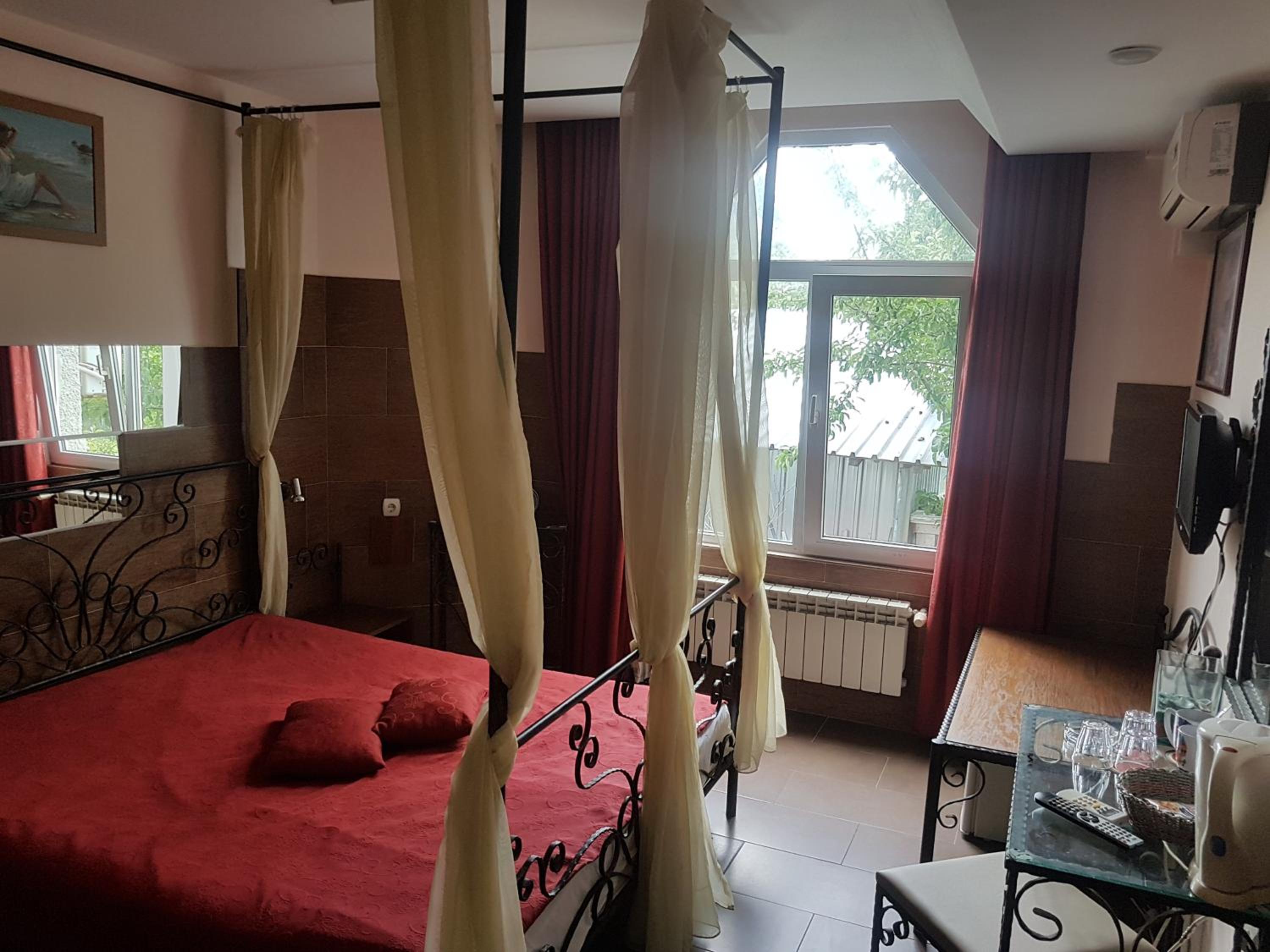 Double Room with Spa Bath - Photo 14