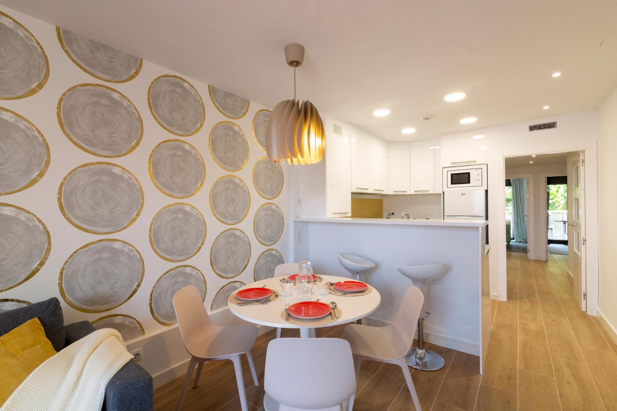 Two-Bedroom Apartment with Balcony photo 2