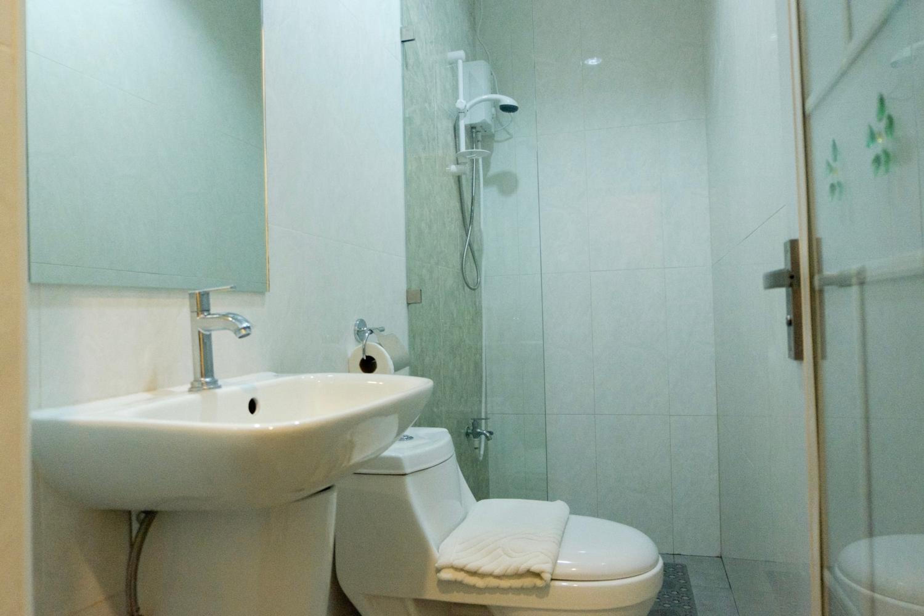 Standard Double Room - Photo 8