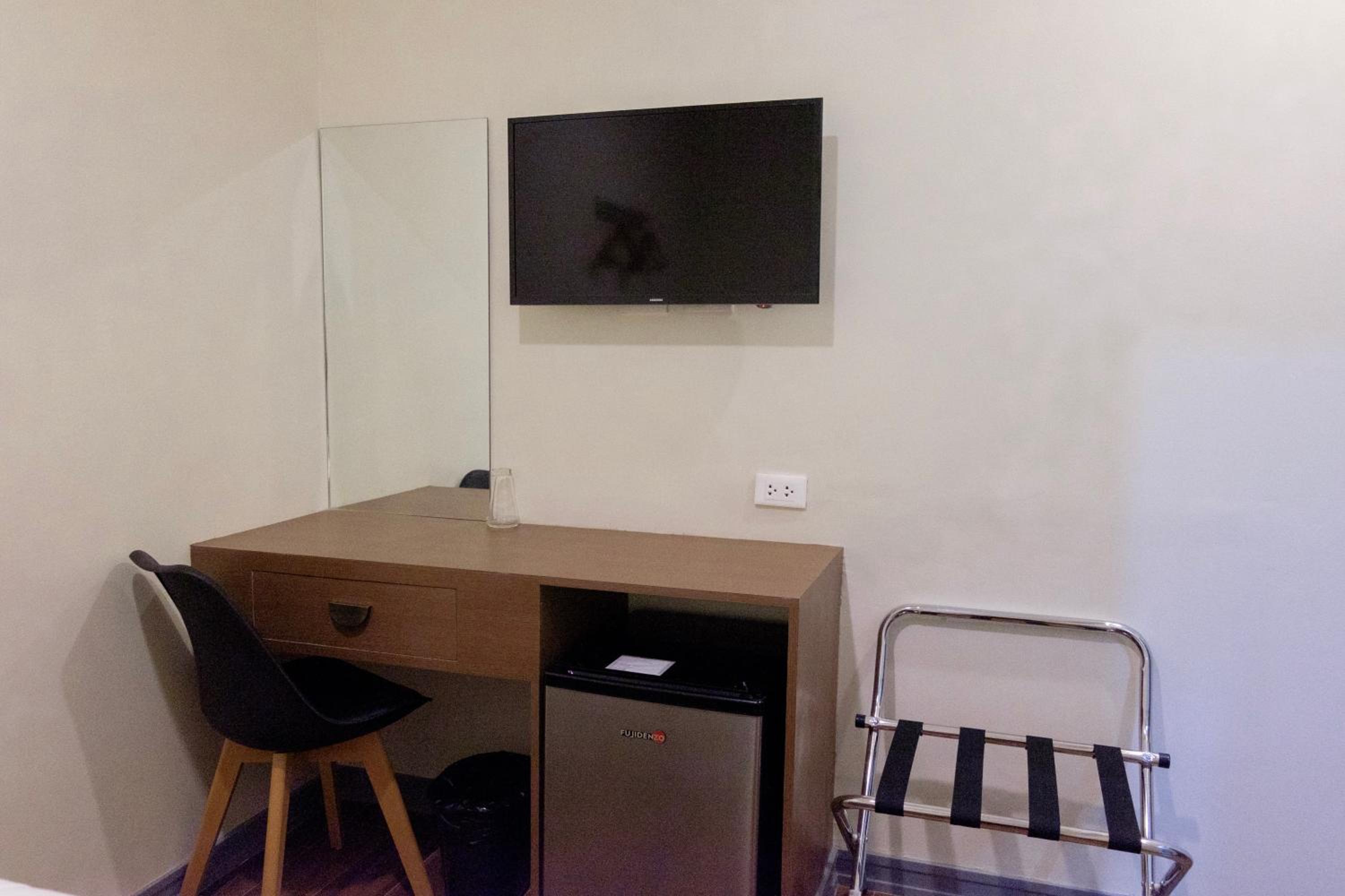 Deluxe Double Room - Photo 9
