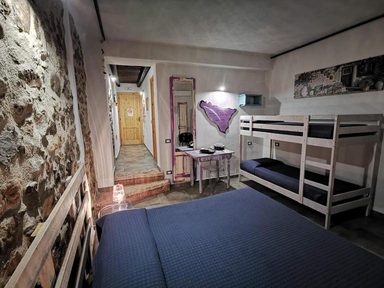 Triple Room with Private Bathroom photo 2