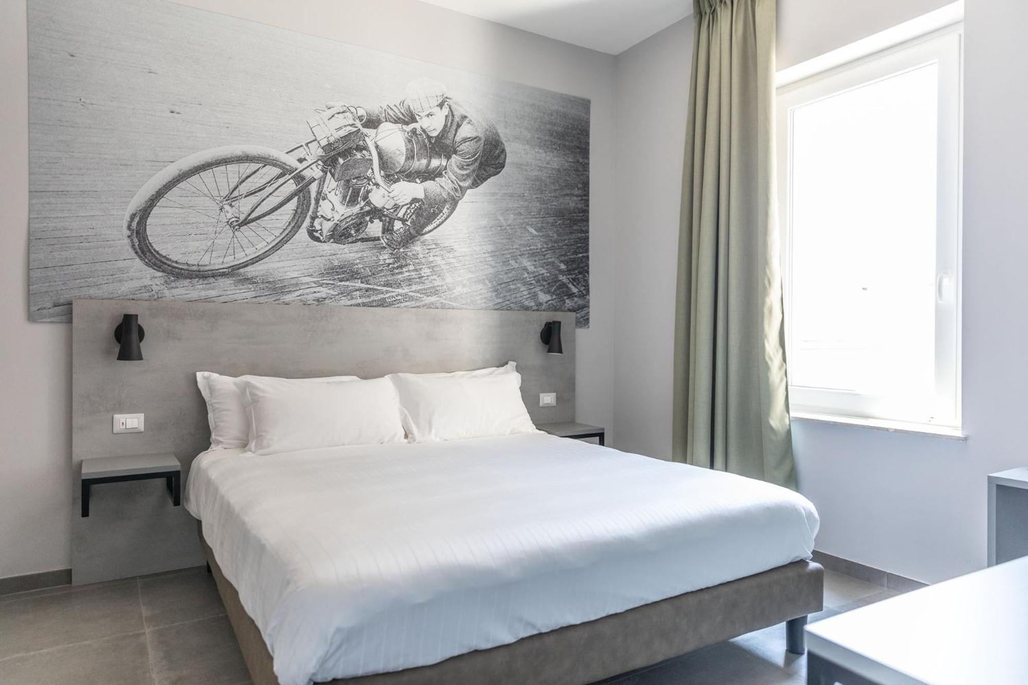 Standard Double Room - Photo 7