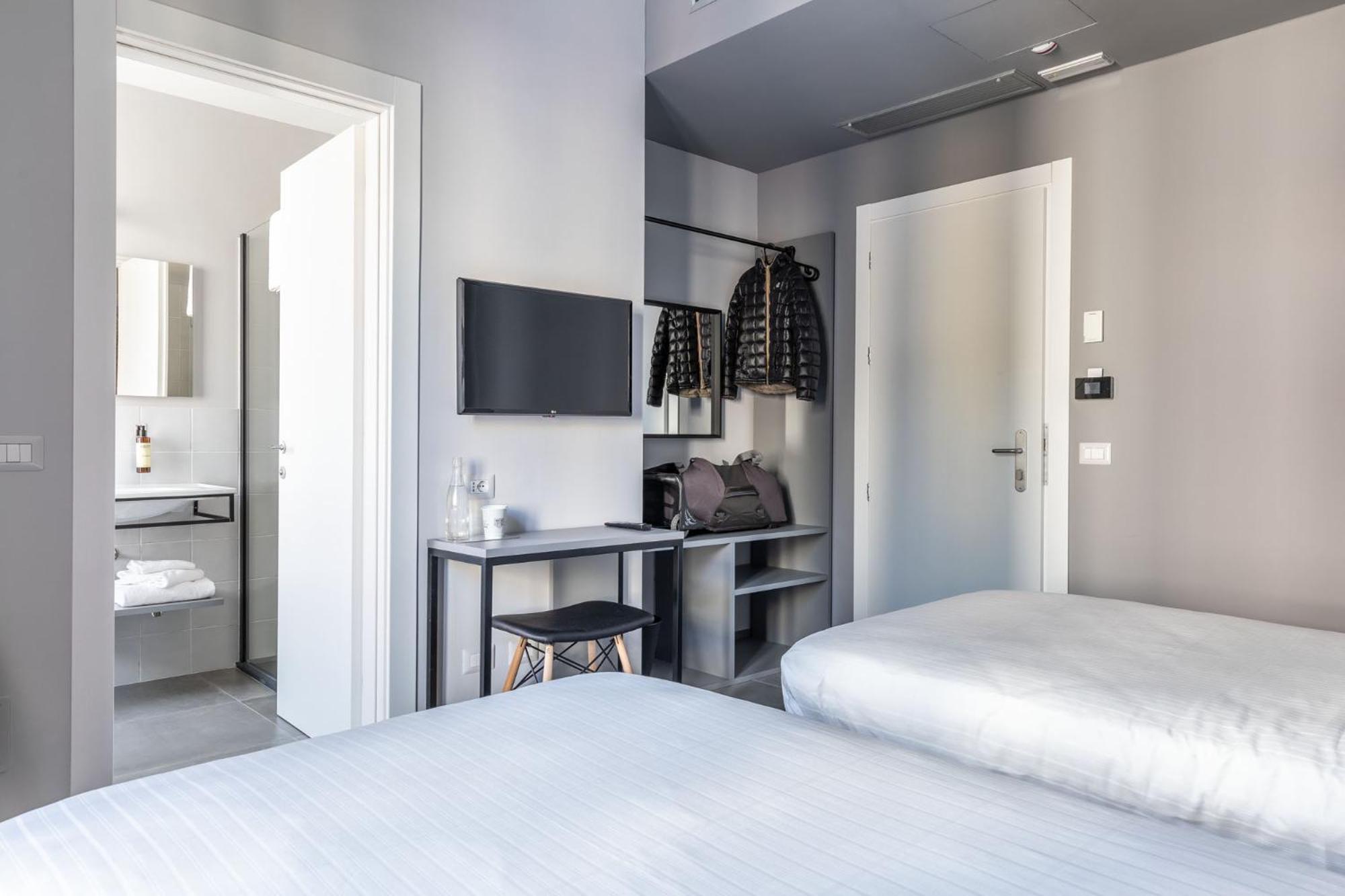 Standard Twin Room - Photo 1