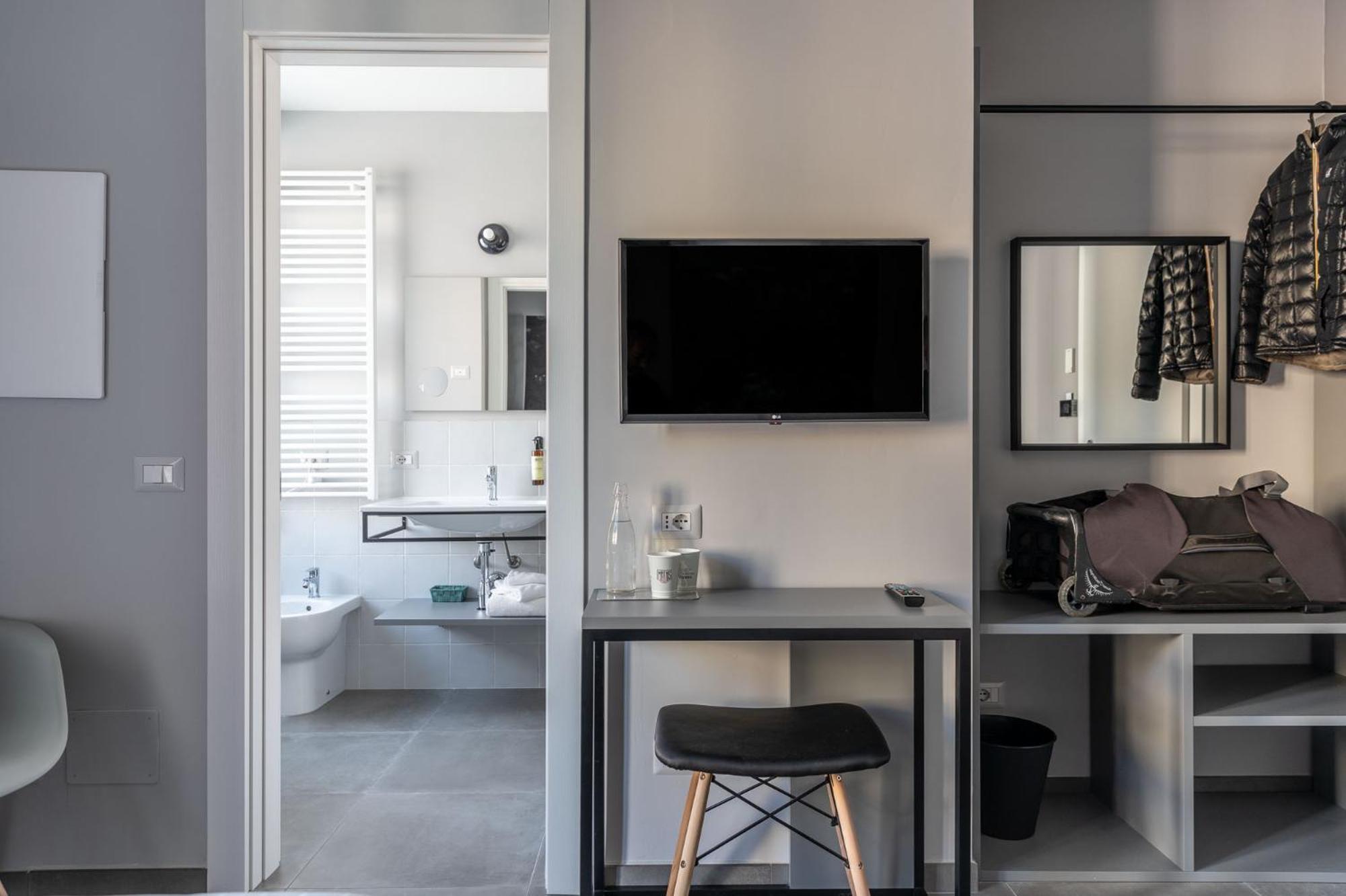 Standard Twin Room - Photo 2
