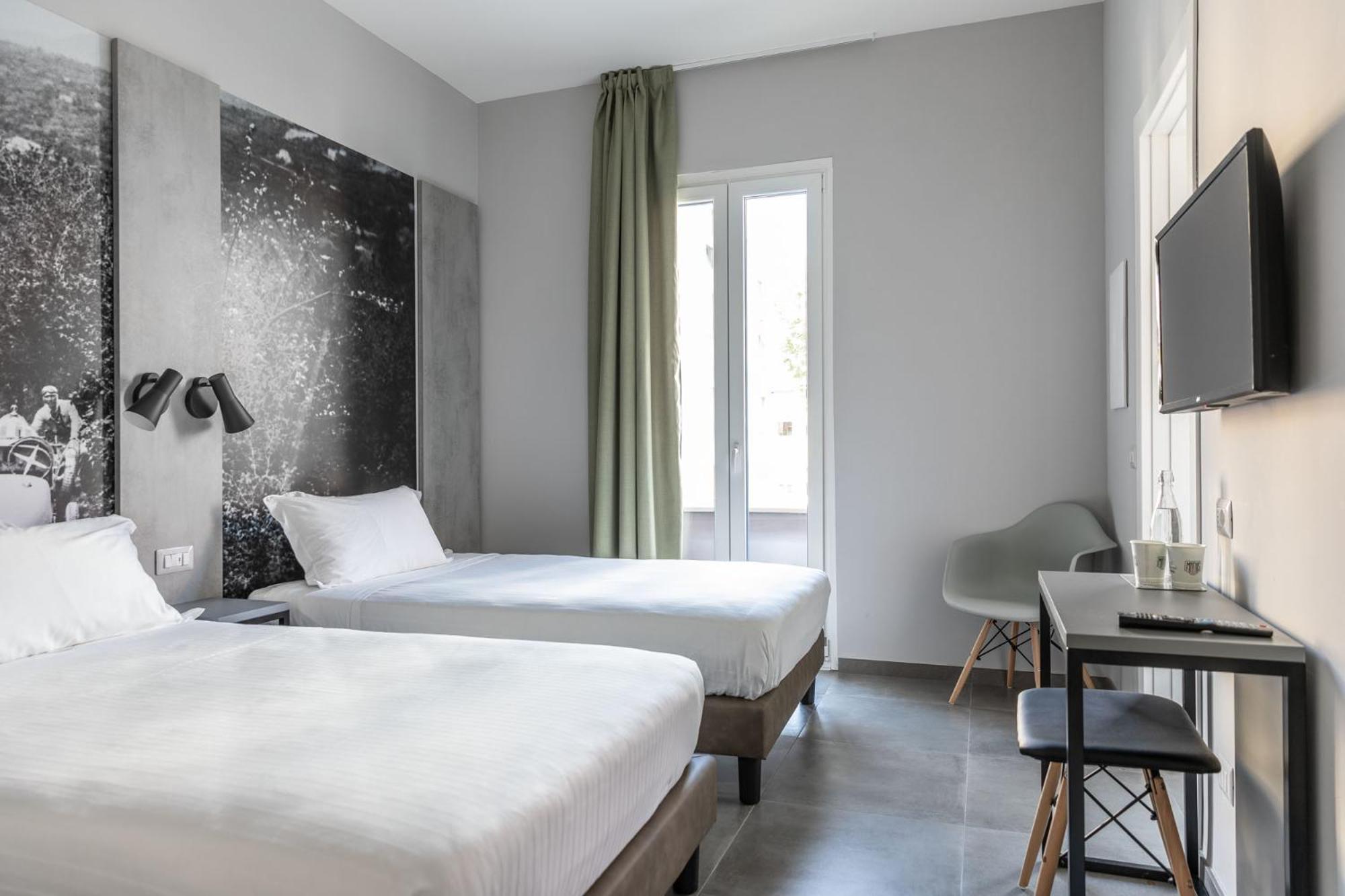 Standard Twin Room - Photo 5