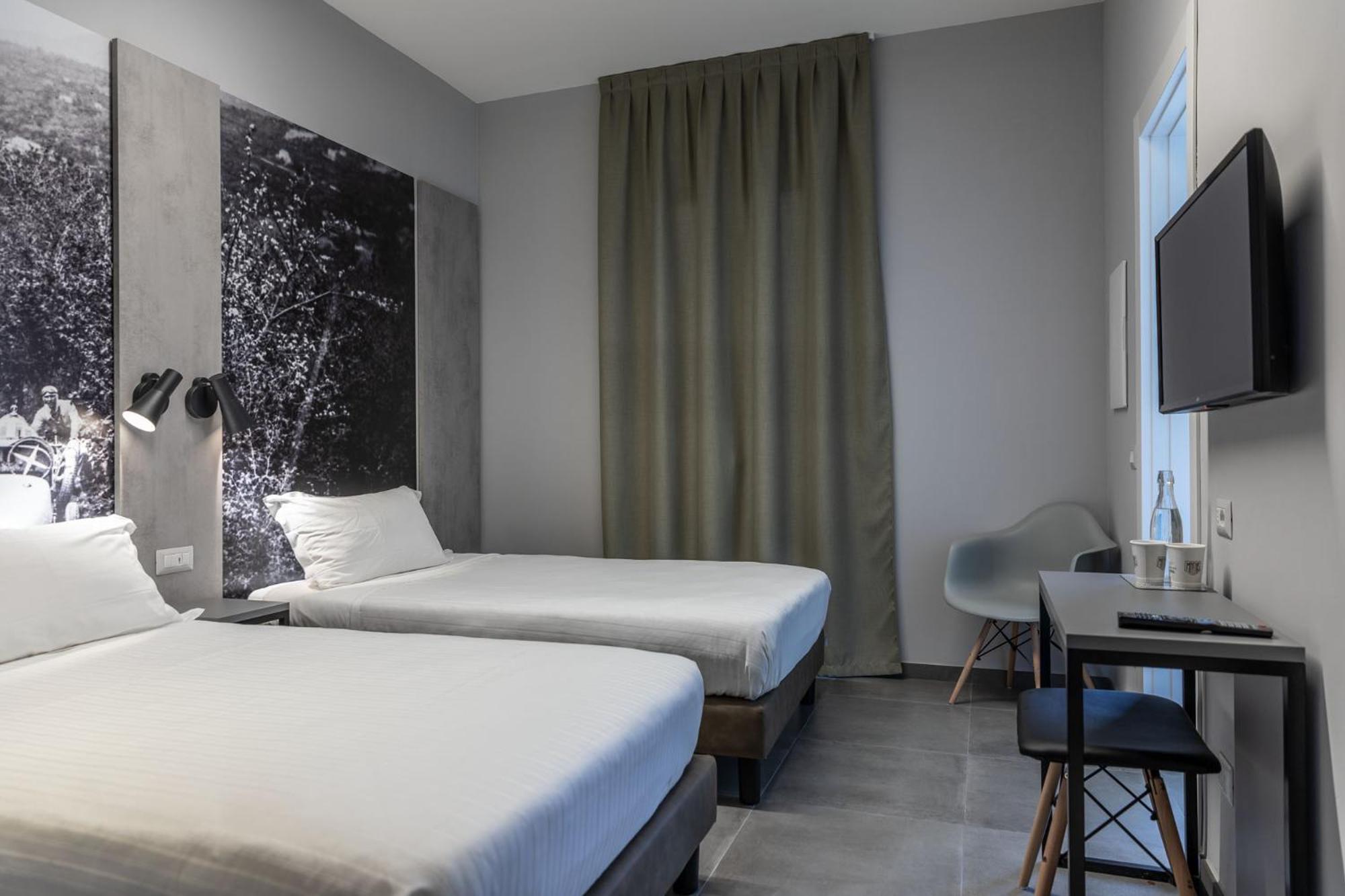 Standard Twin Room - Photo 6