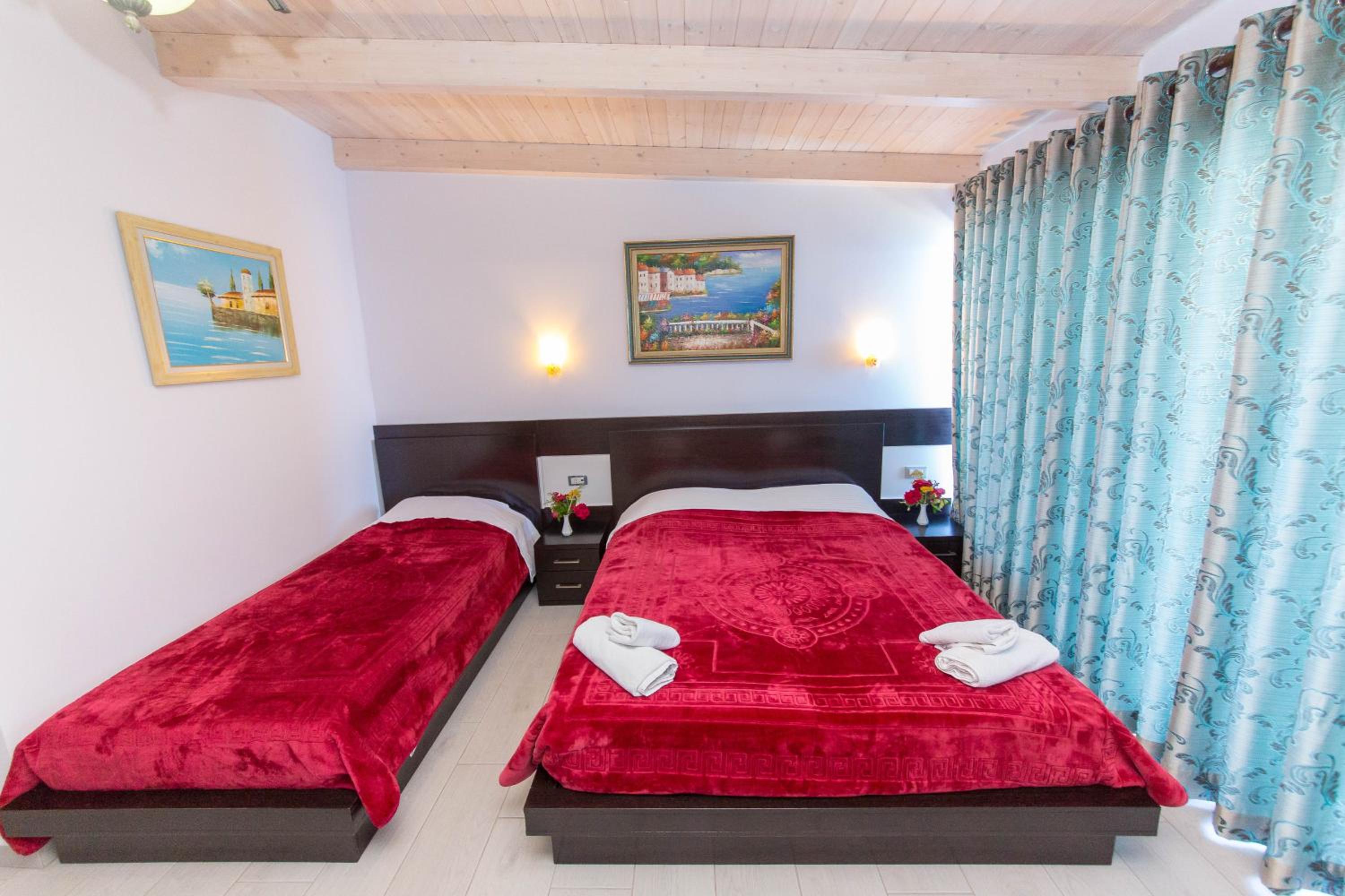 Superior Triple Room with Balcony and Sea View photo 3