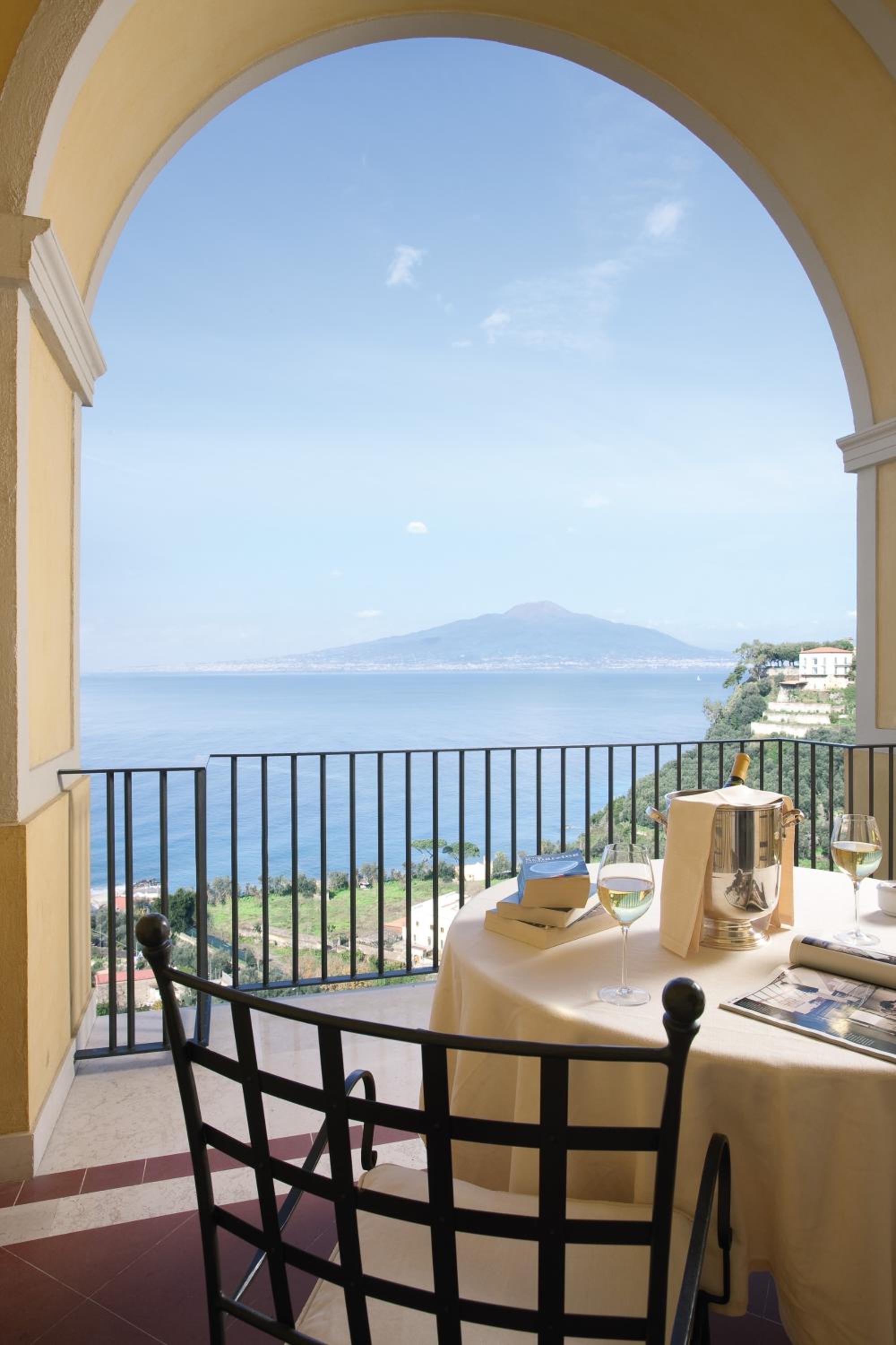 Deluxe Double Room with Sea View - Photo 2