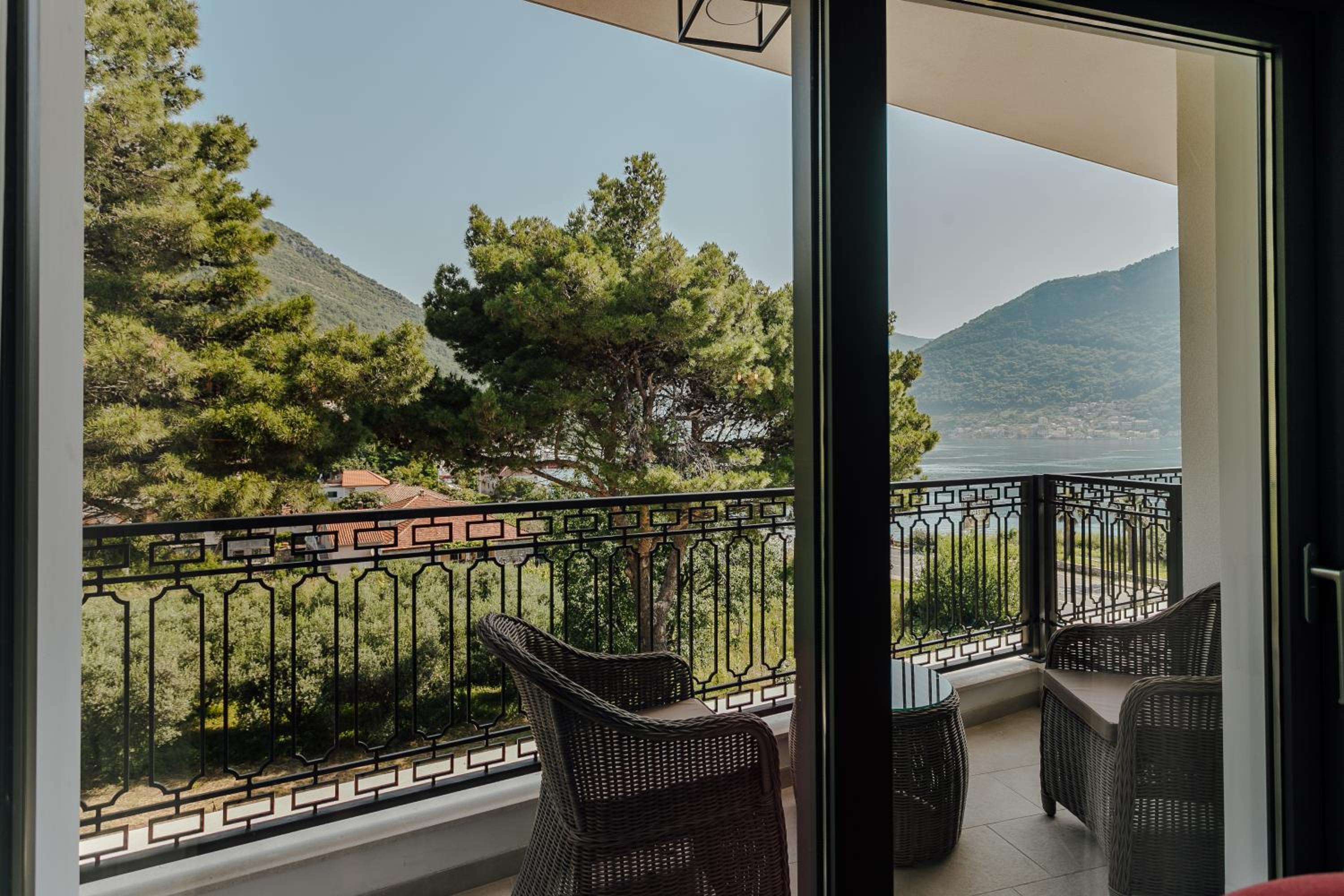 Junior Suite with Side Sea View - Photo 15