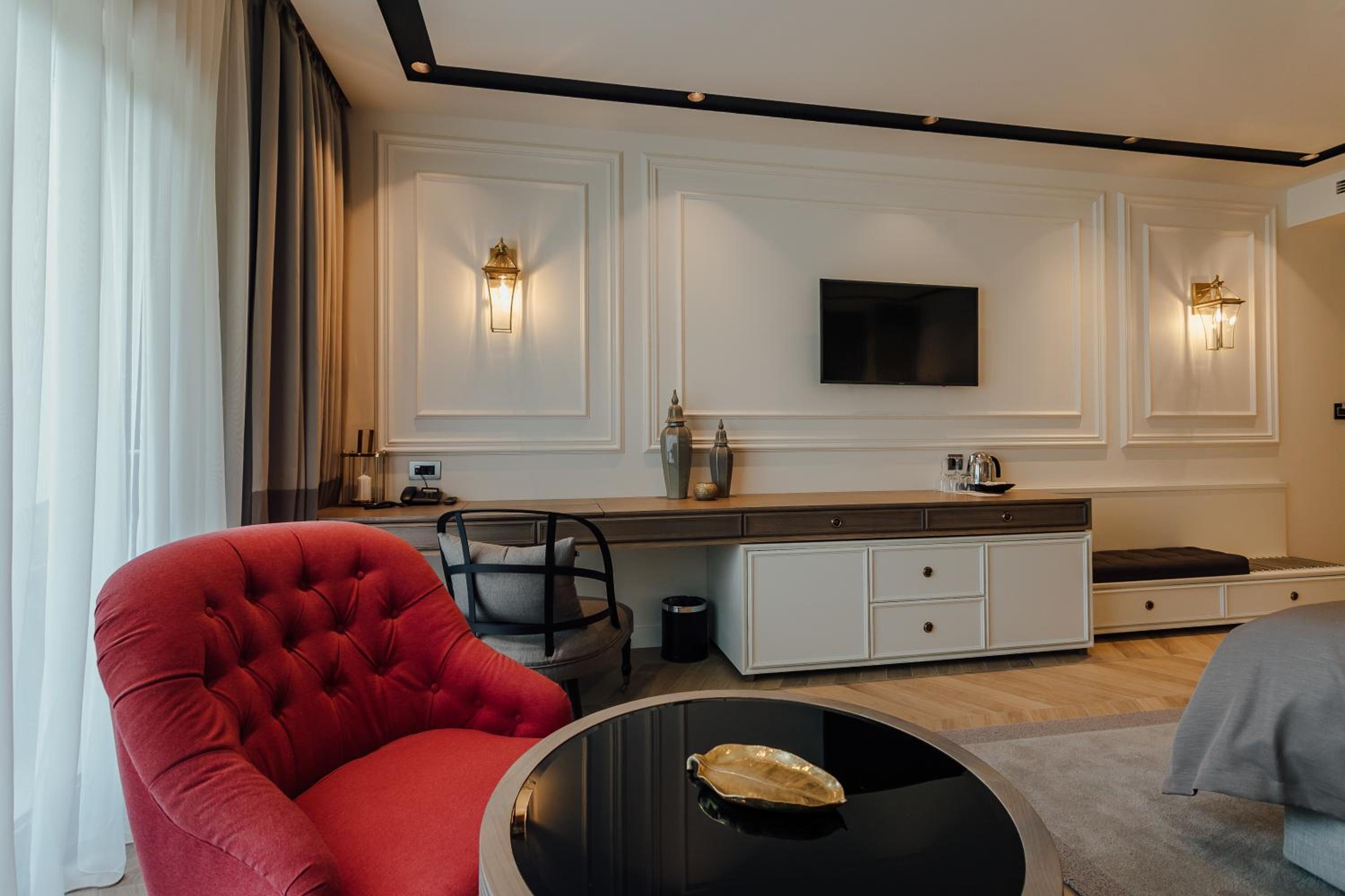 Junior Suite with Side Sea View - Photo 13