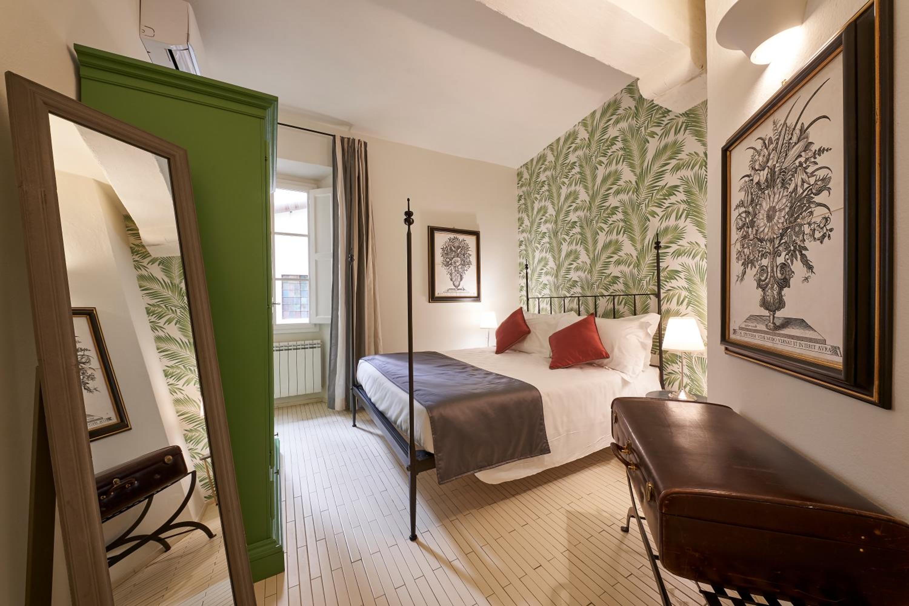 Deluxe One Bedroom Apartment