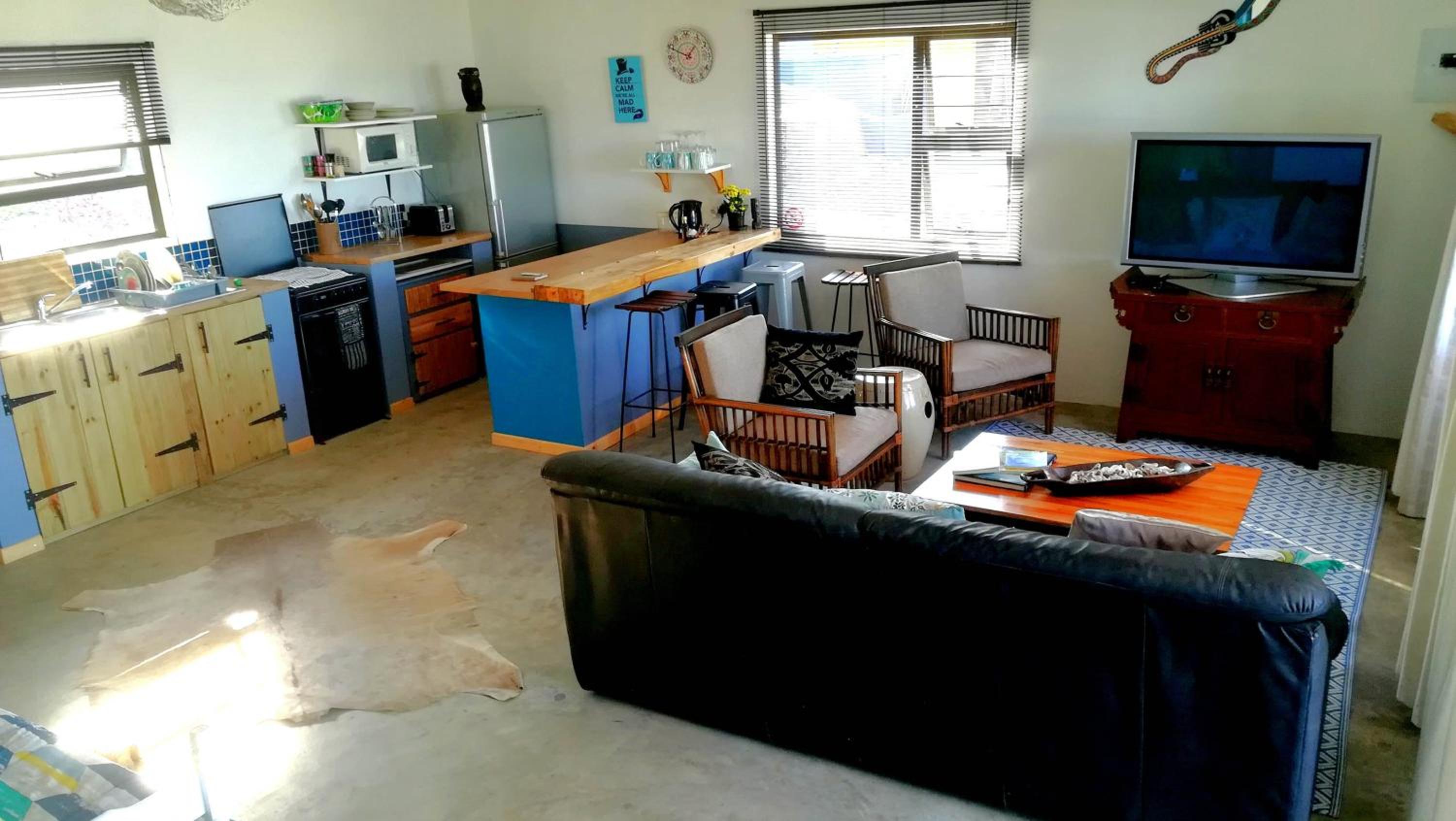 Two-Bedroom House - Photo 33