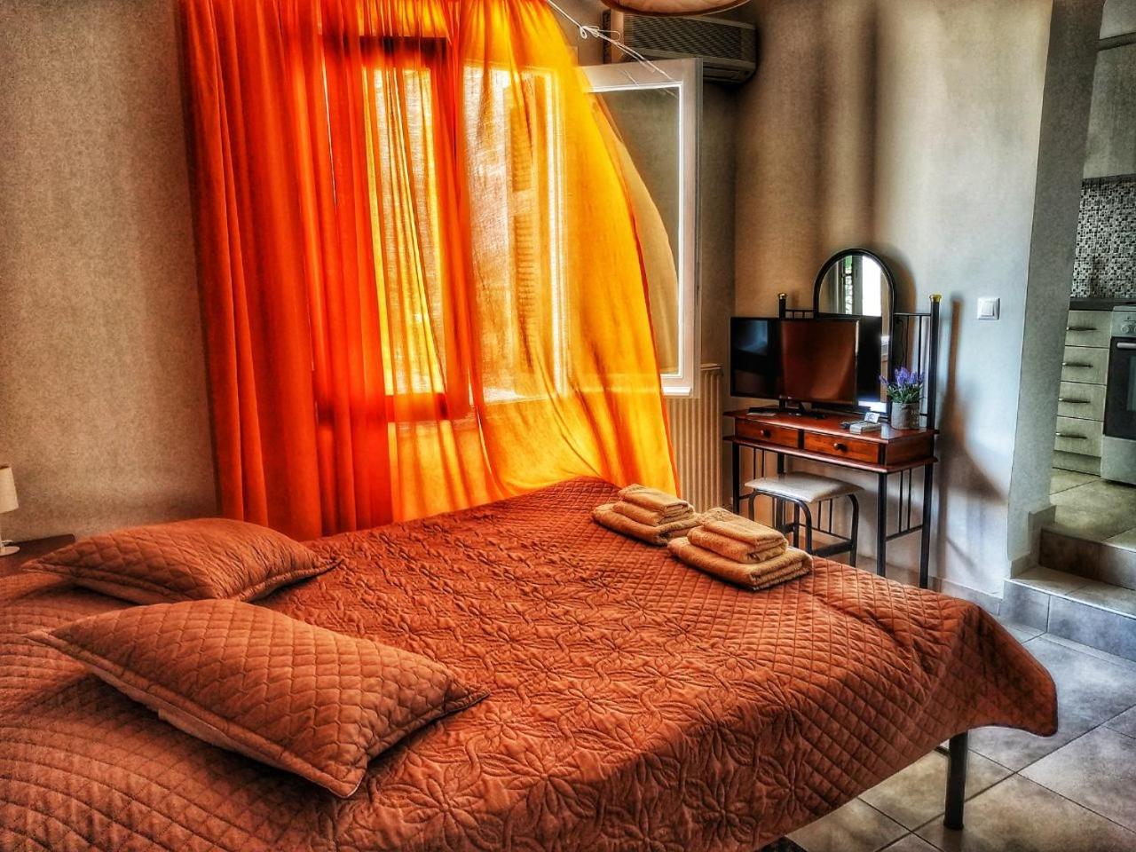 One-Bedroom Apartment - Photo 1