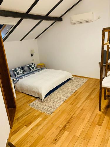Double Room with Private Bathroom photo 1