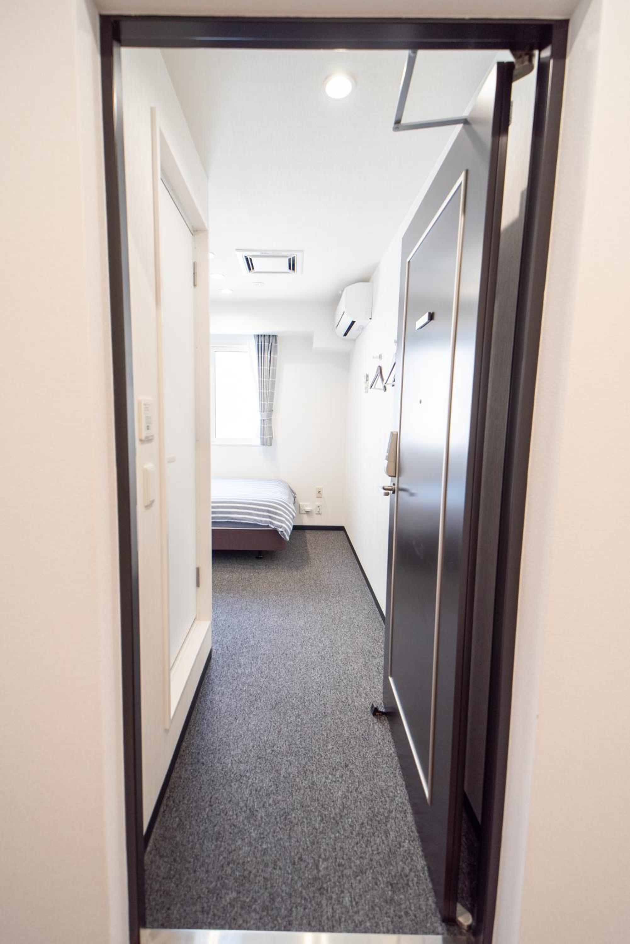 Single Room with Private Bathroom photo 2