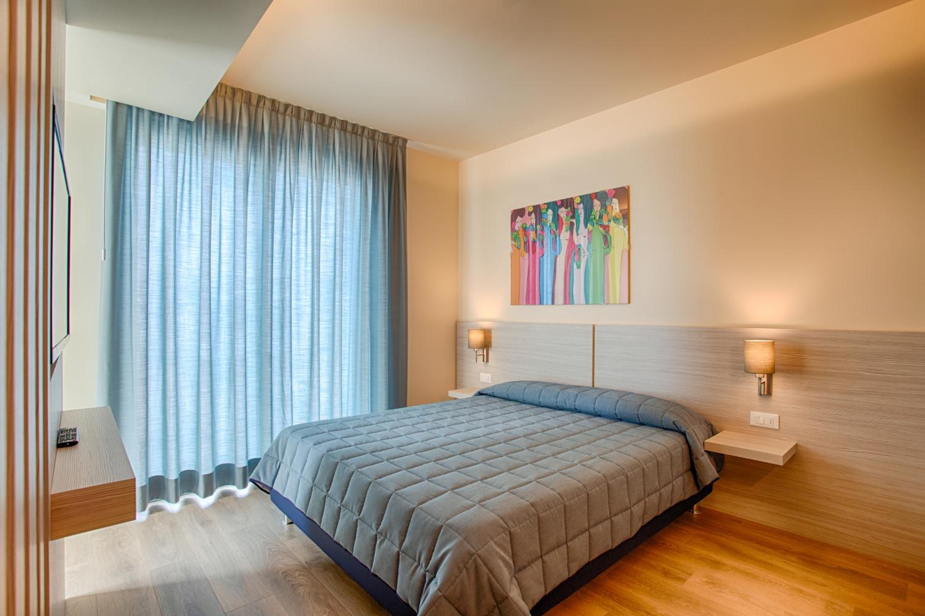 Deluxe Double or Twin Room with Balcony - Photo 7