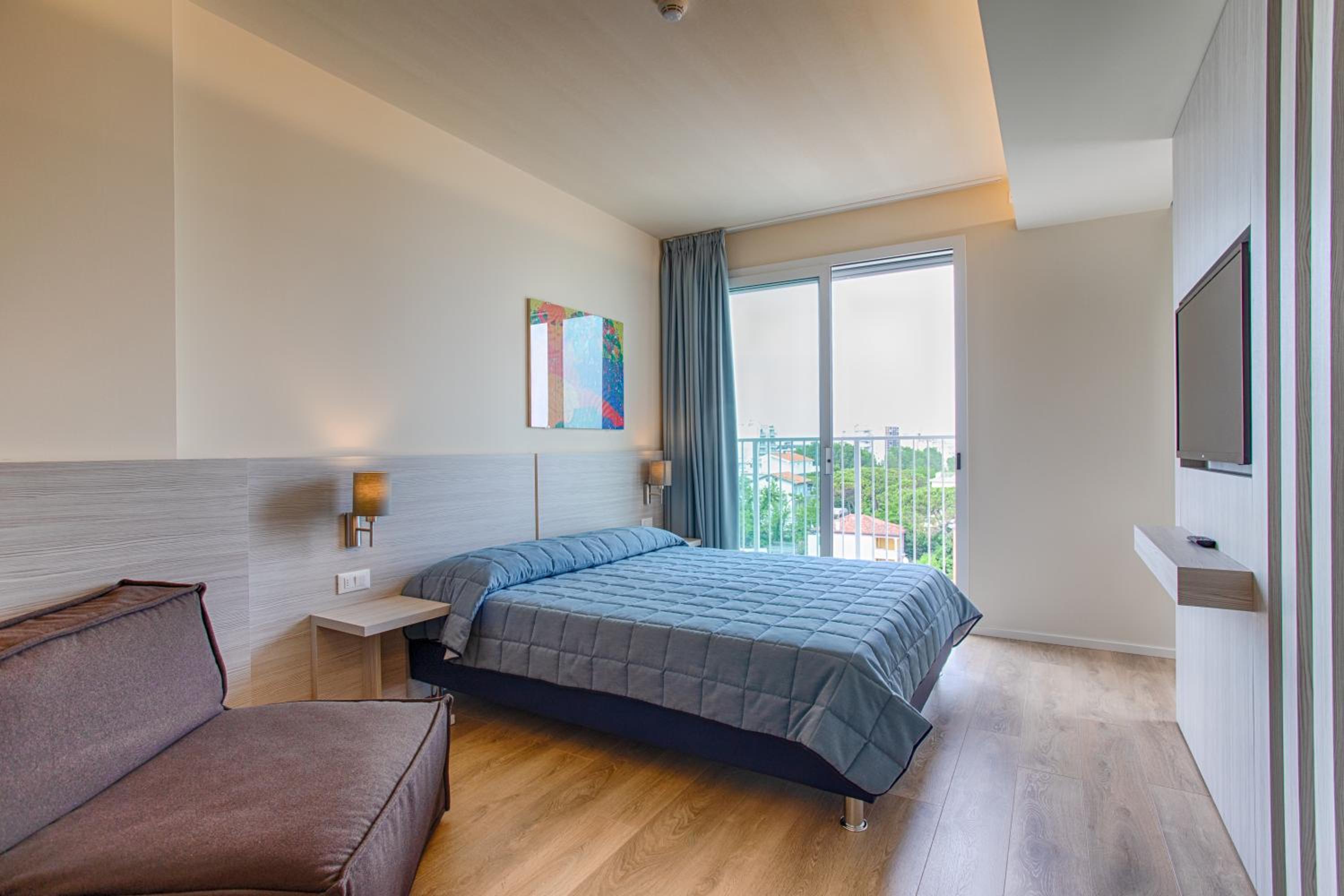 Deluxe Double or Twin Room with Balcony - Photo 1