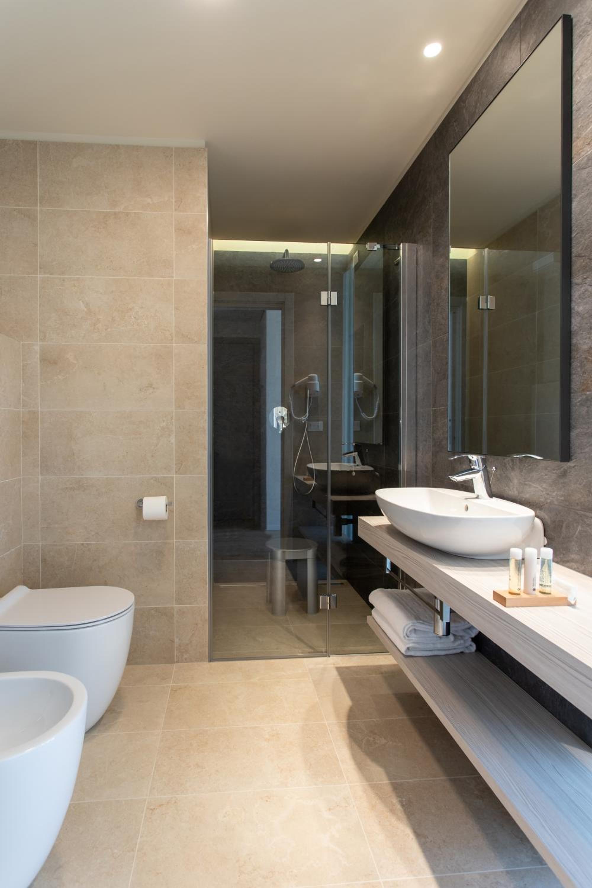 Deluxe Double or Twin Room with Sea View - Photo 11